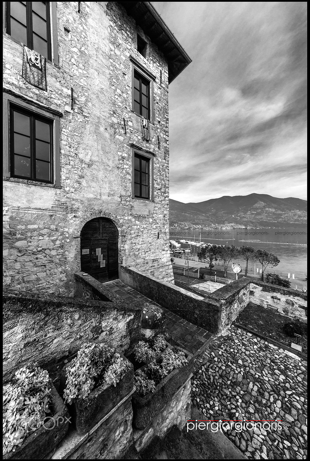 Sigma 12-24mm F4.5-5.6 II DG HSM sample photo. Il castello di clusane. photography