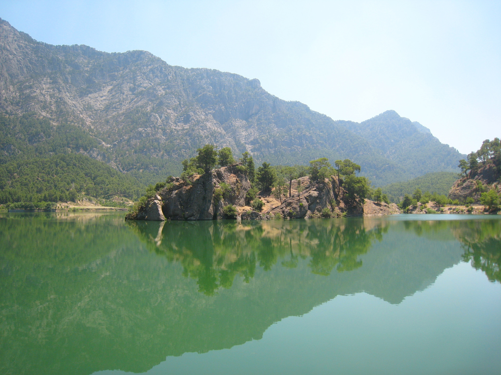 Canon IXY DIGITAL 900 IS sample photo. Lake photography
