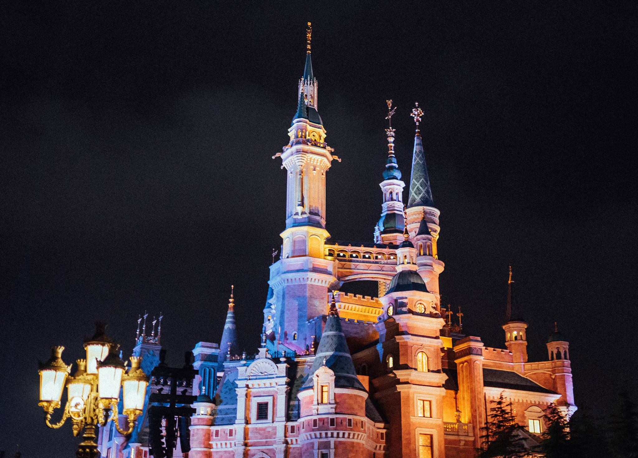 Sigma 35mm F1.4 DG HSM Art sample photo. Shanghai disney photography