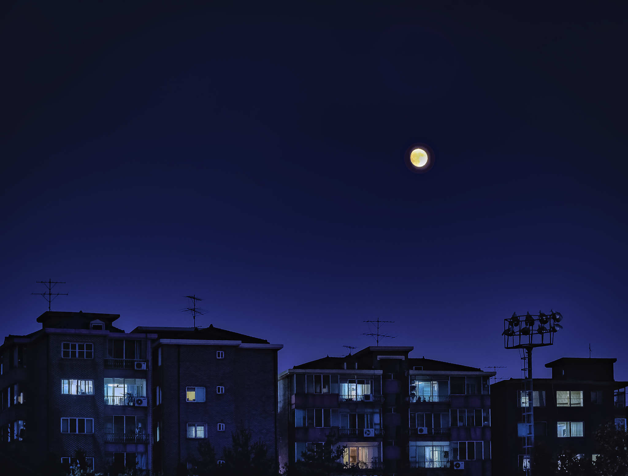 Nikon D4 sample photo. Moon over seoul apartments photography