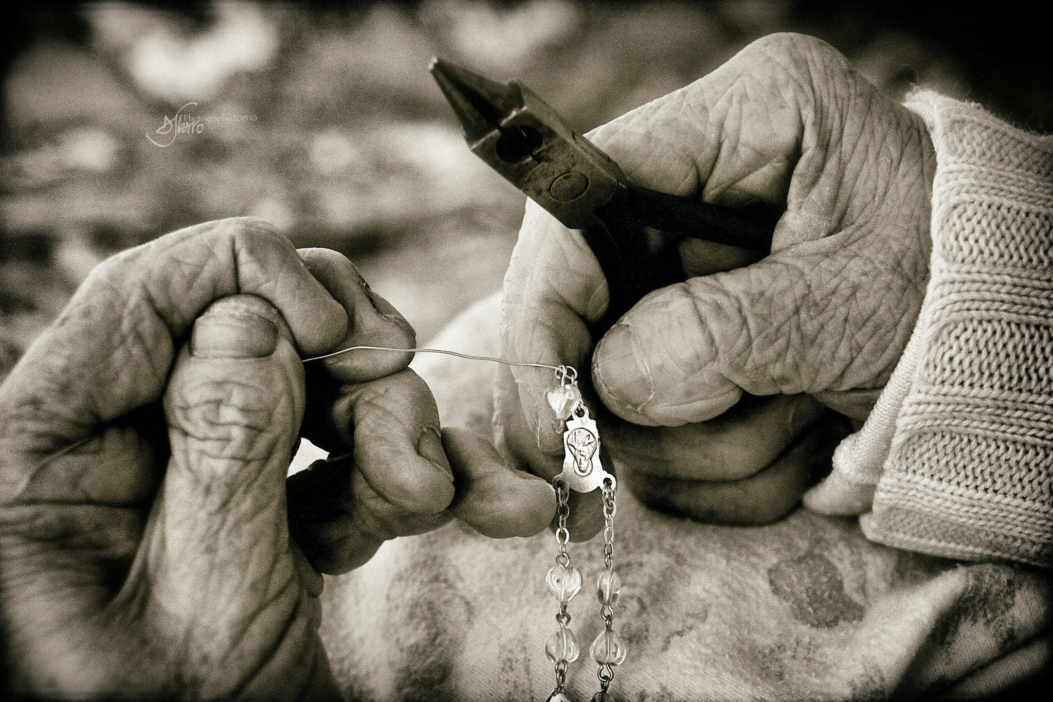 Sigma 18-200mm f/3.5-6.3 DC OS sample photo. Mani senza tempo - timeless hands photography
