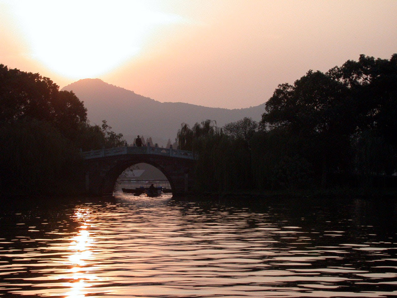 Nikon E995 sample photo. West lake photography