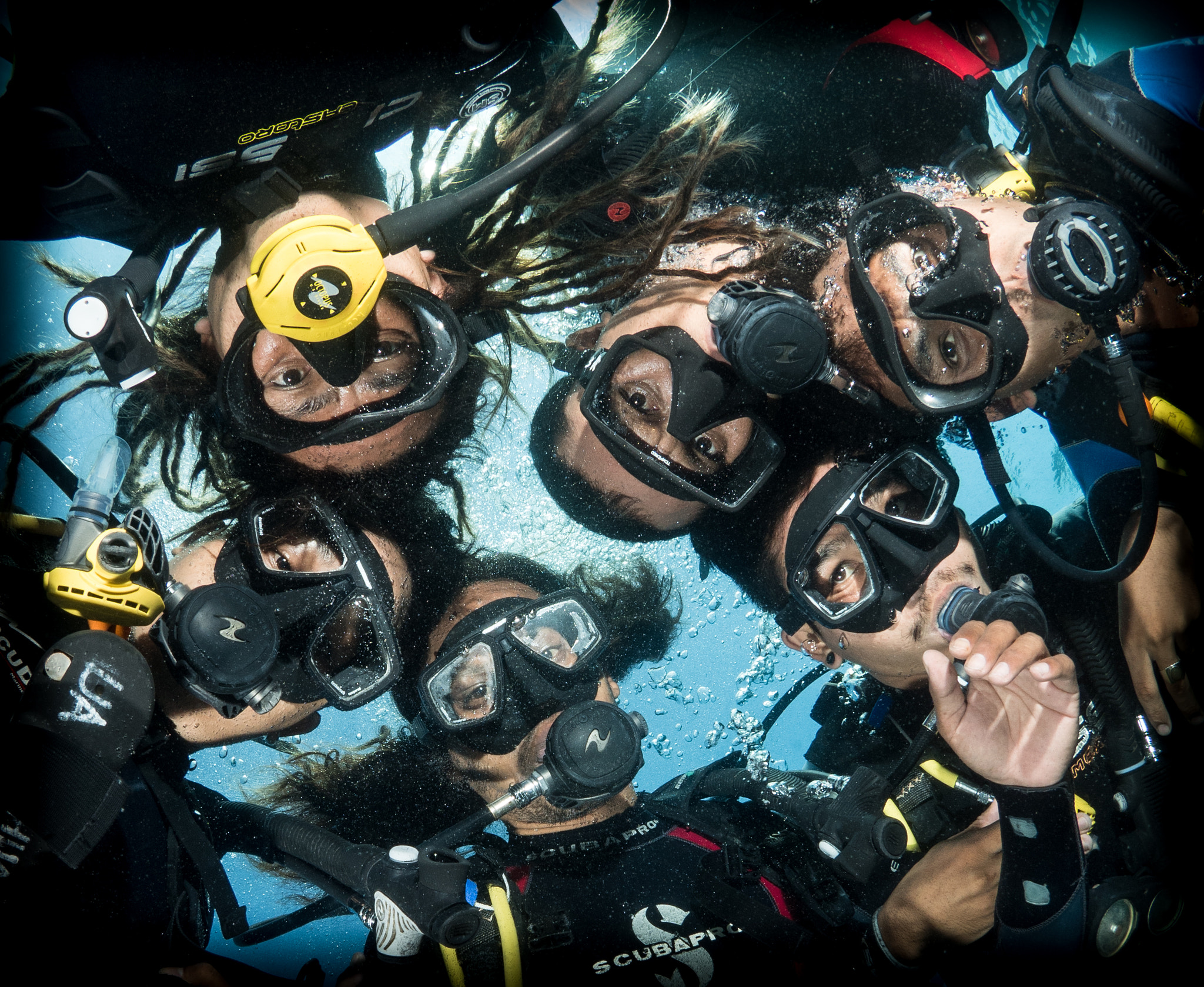 Olympus OM-D E-M5 II + OLYMPUS M.8mm F1.8 sample photo. Dive dream team photography