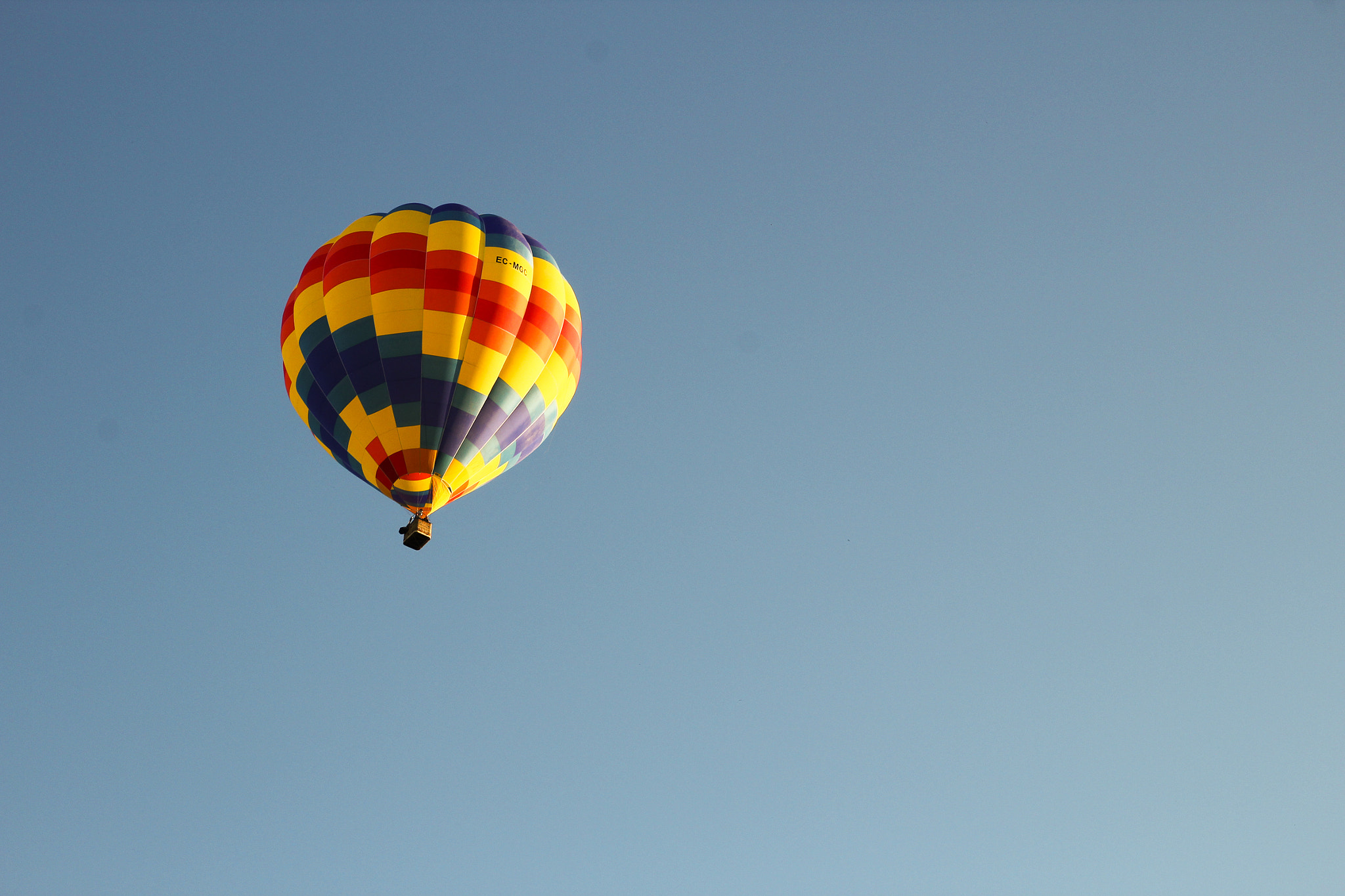 Tamron SP AF 17-50mm F2.8 XR Di II LD Aspherical (IF) sample photo. A balloon in the sky photography