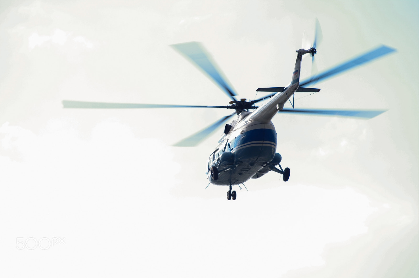 Pentax K-7 + smc PENTAX-DA L 50-200mm F4-5.6 ED sample photo. Helicopter in the sky,close up of a in flight in russia photography