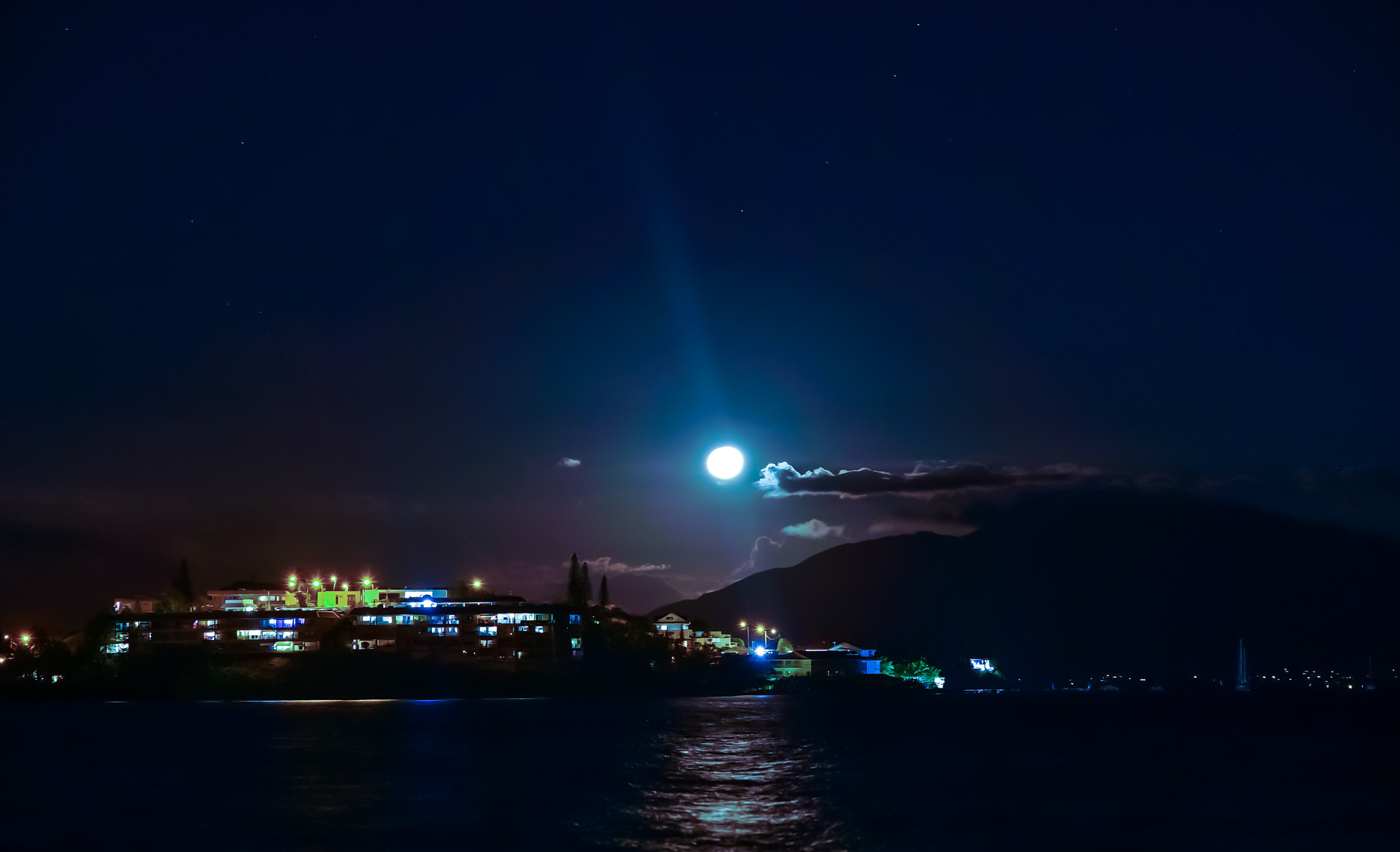 Sony FE 85mm F1.4 GM sample photo. Moonrise photography