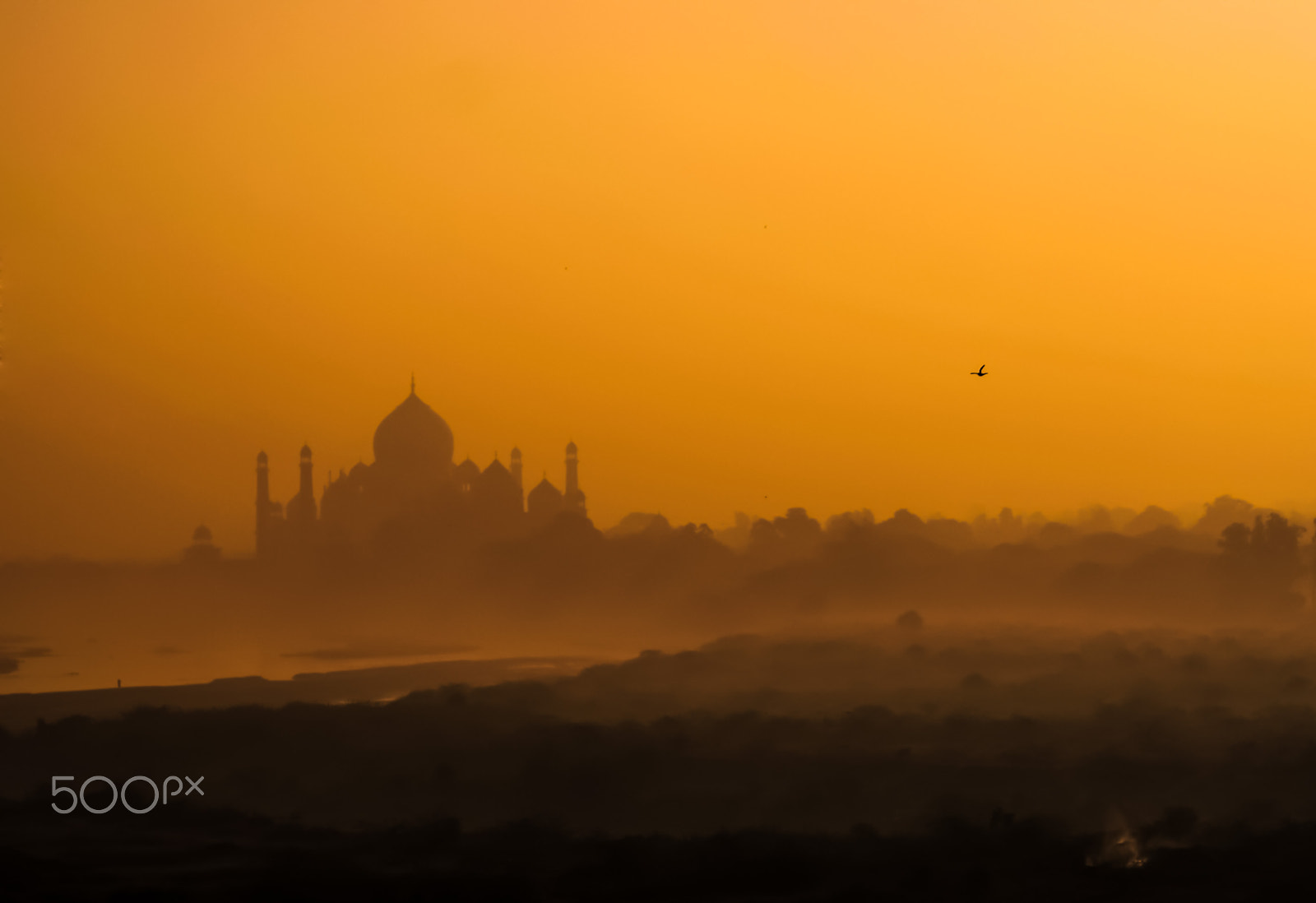 Canon EOS 350D (EOS Digital Rebel XT / EOS Kiss Digital N) sample photo. Taj mahal in the mist of sunset photography