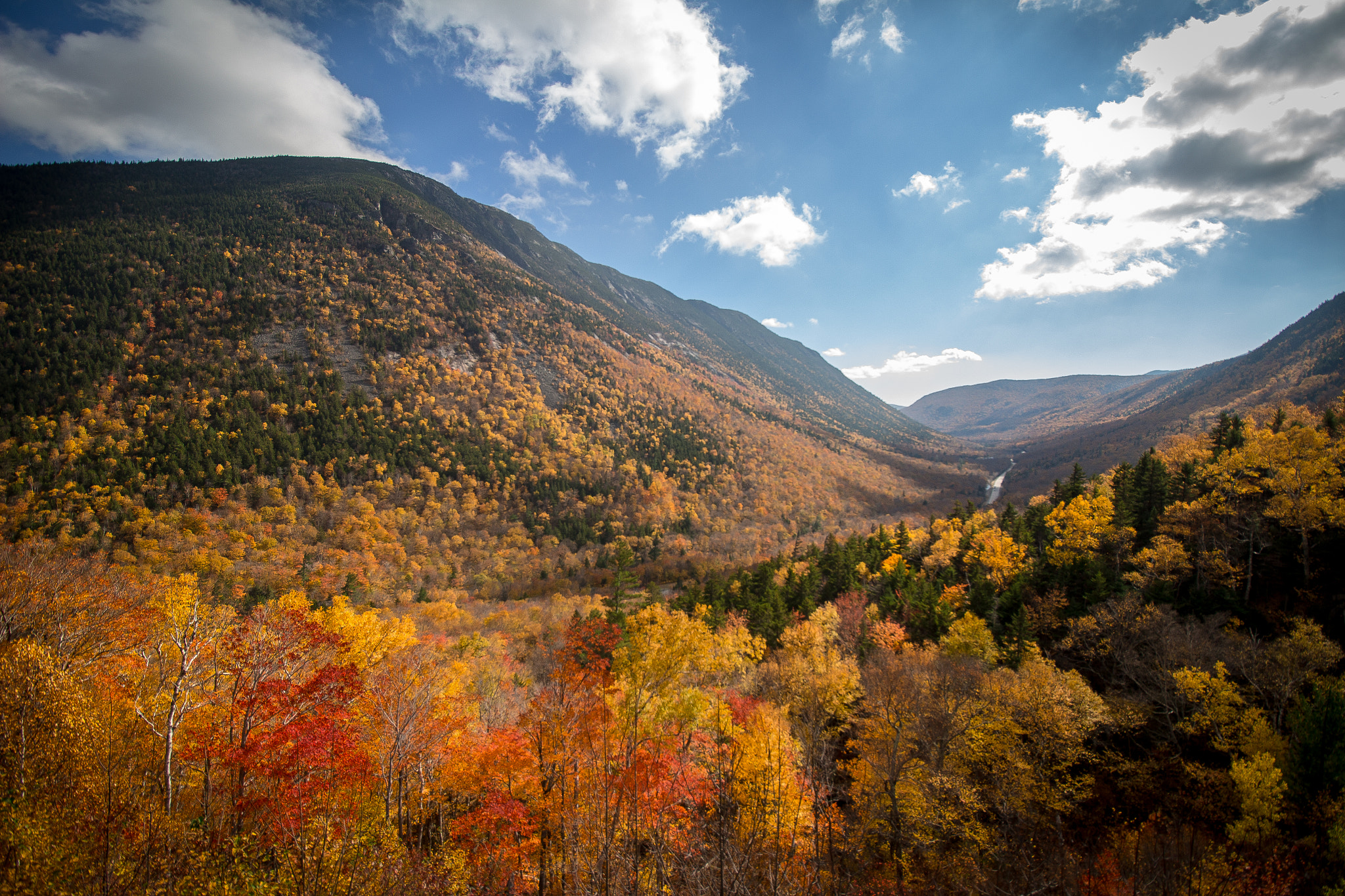 Canon EOS 100D (EOS Rebel SL1 / EOS Kiss X7) sample photo. Peak color in crawford notch photography