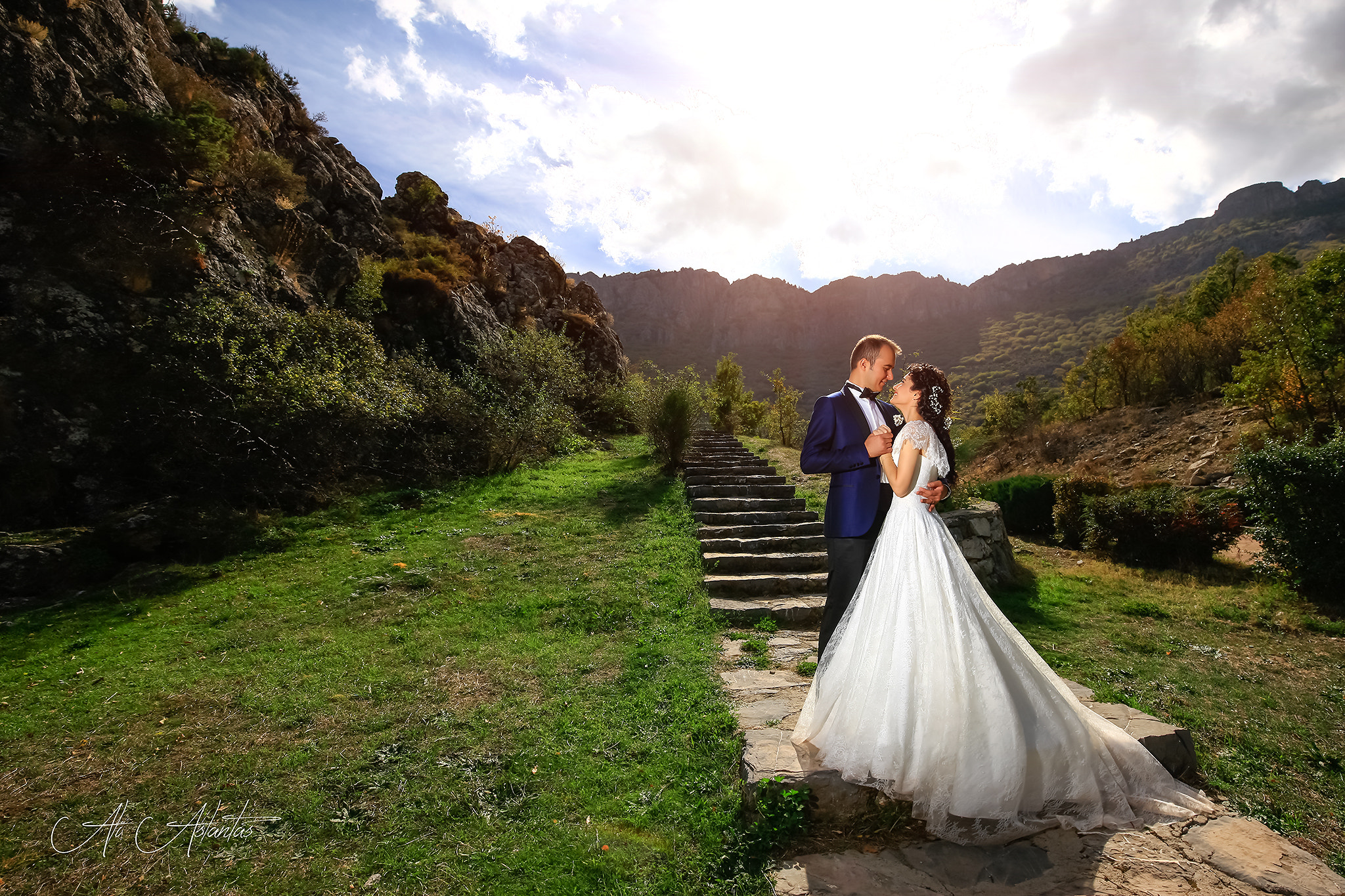 Canon EOS-1Ds Mark III + Canon EF 16-35mm F4L IS USM sample photo. Wedding photography