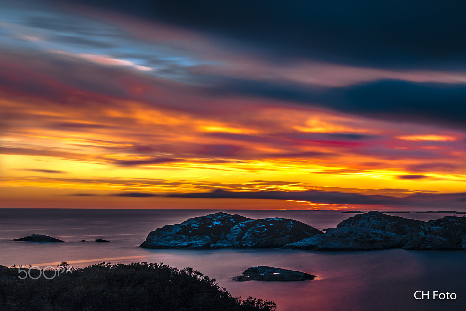 Canon EOS 7D Mark II + Canon EF 16-35mm F4L IS USM sample photo. Sunset at turøy photography