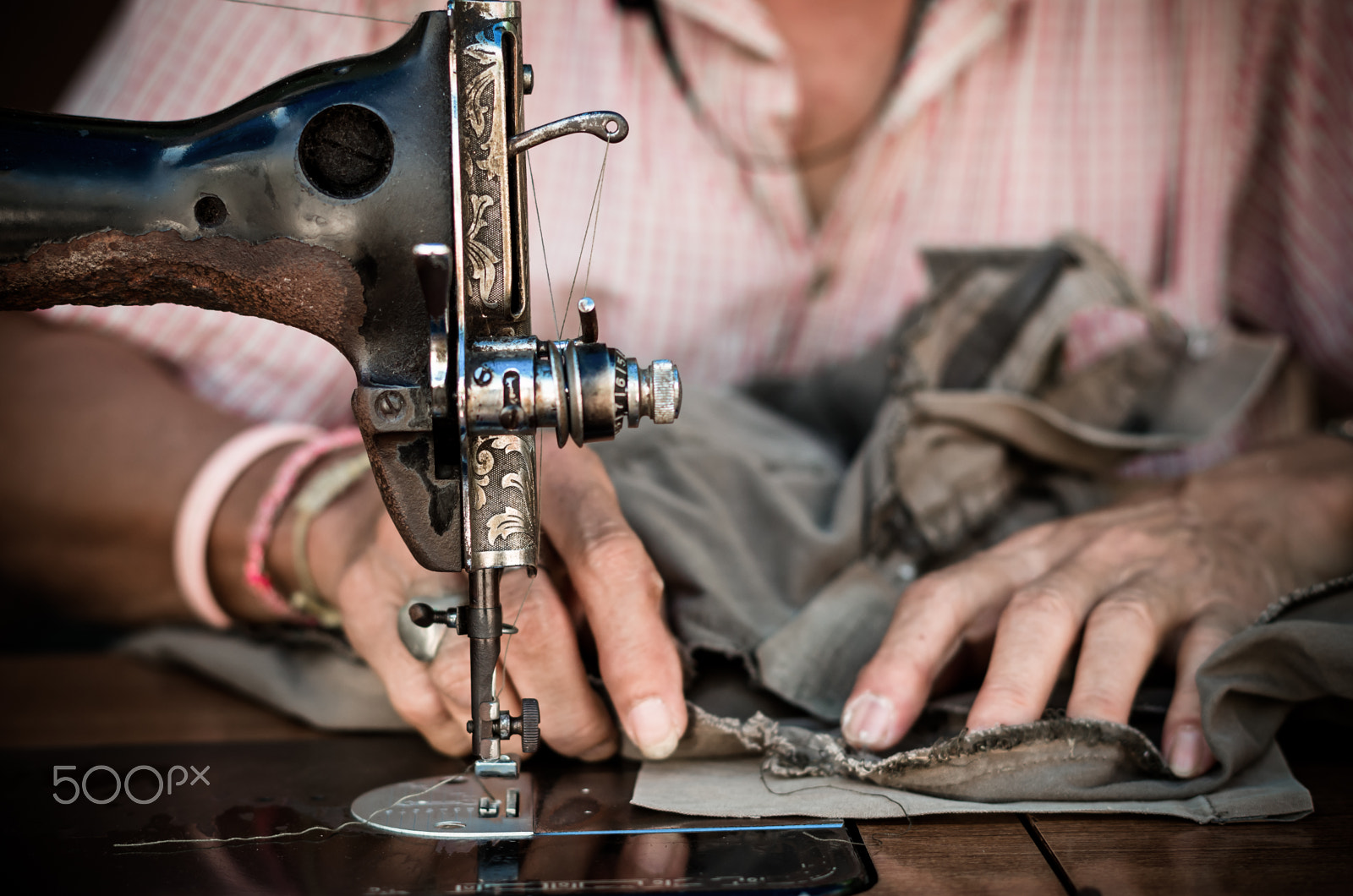 Pentax K-5 IIs sample photo. The vintage sewing machine on old man designer blur background,v photography