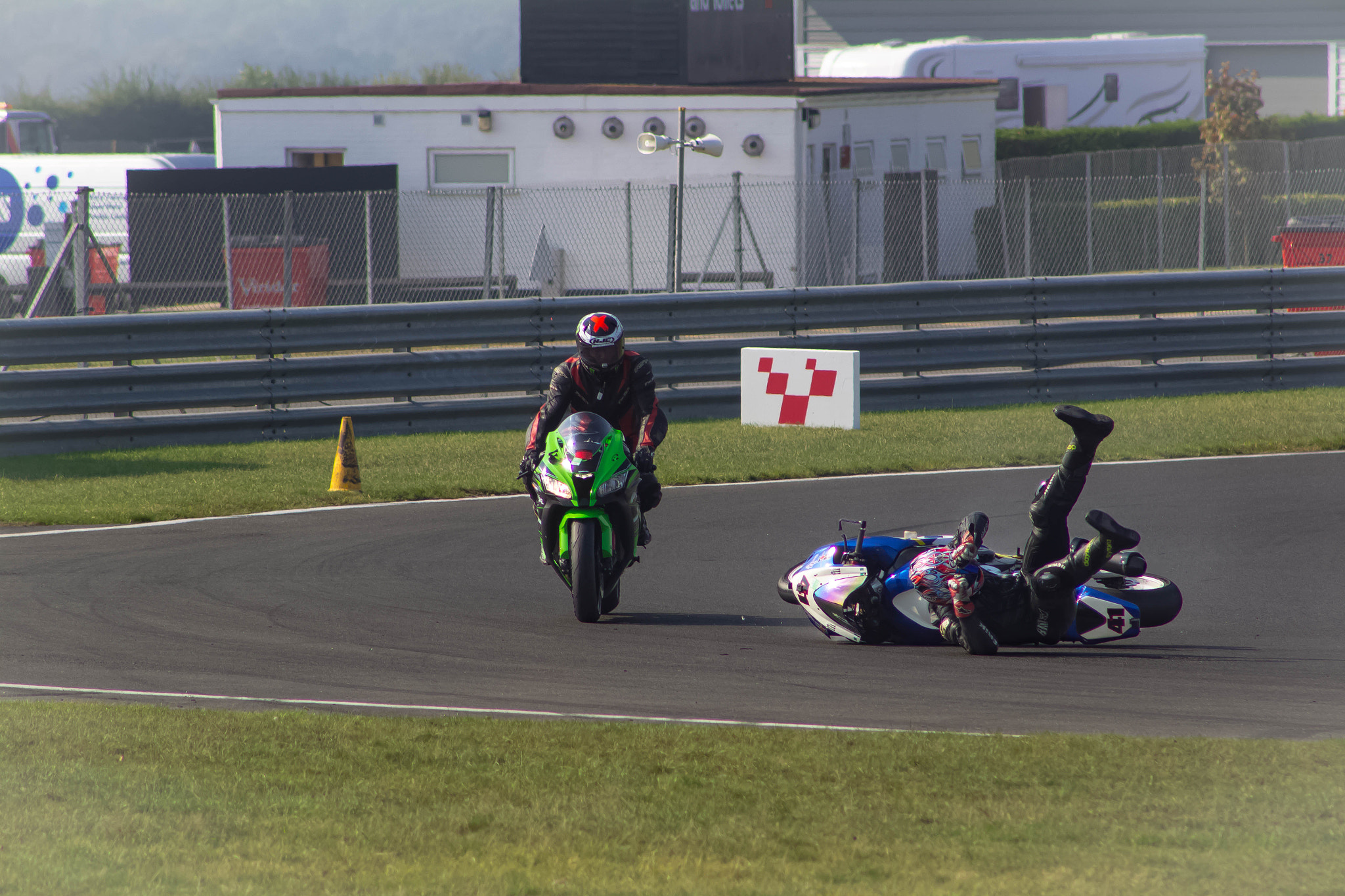 Canon EF 75-300mm f/4-5.6 USM sample photo. Suzuki highside @ snetterton 300 photography