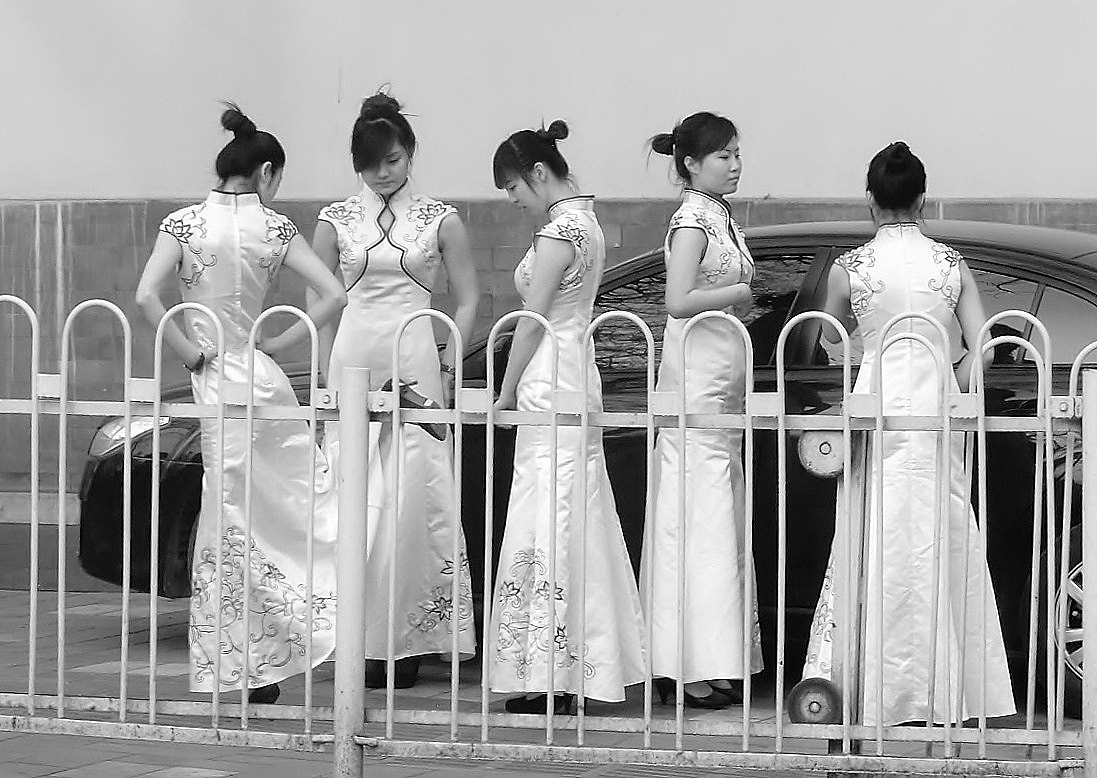 CASIO EX-H10 sample photo. Chinese bridesmaids photography
