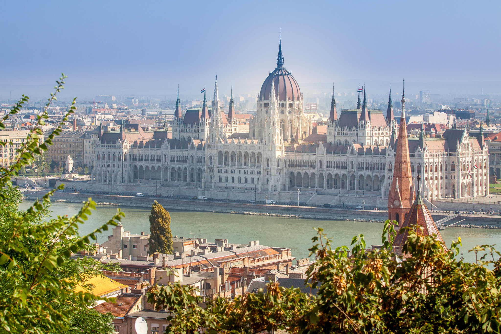 Canon EF 70-200mm F2.8L USM sample photo. Hungarian parliament building photography
