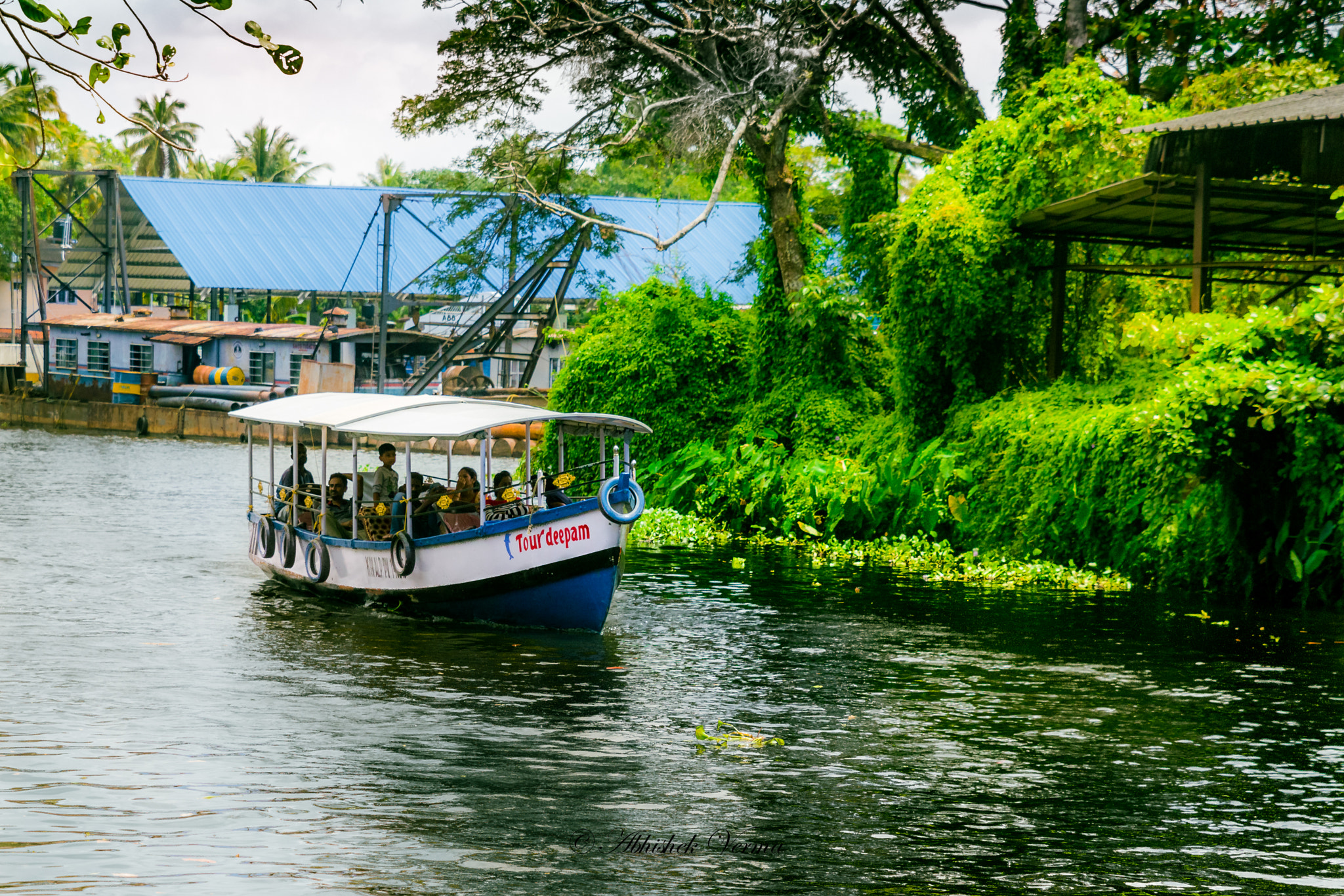 Canon EOS 550D (EOS Rebel T2i / EOS Kiss X4) + Sigma 24-70mm F2.8 EX DG Macro sample photo. Alleppey: venice of the east photography