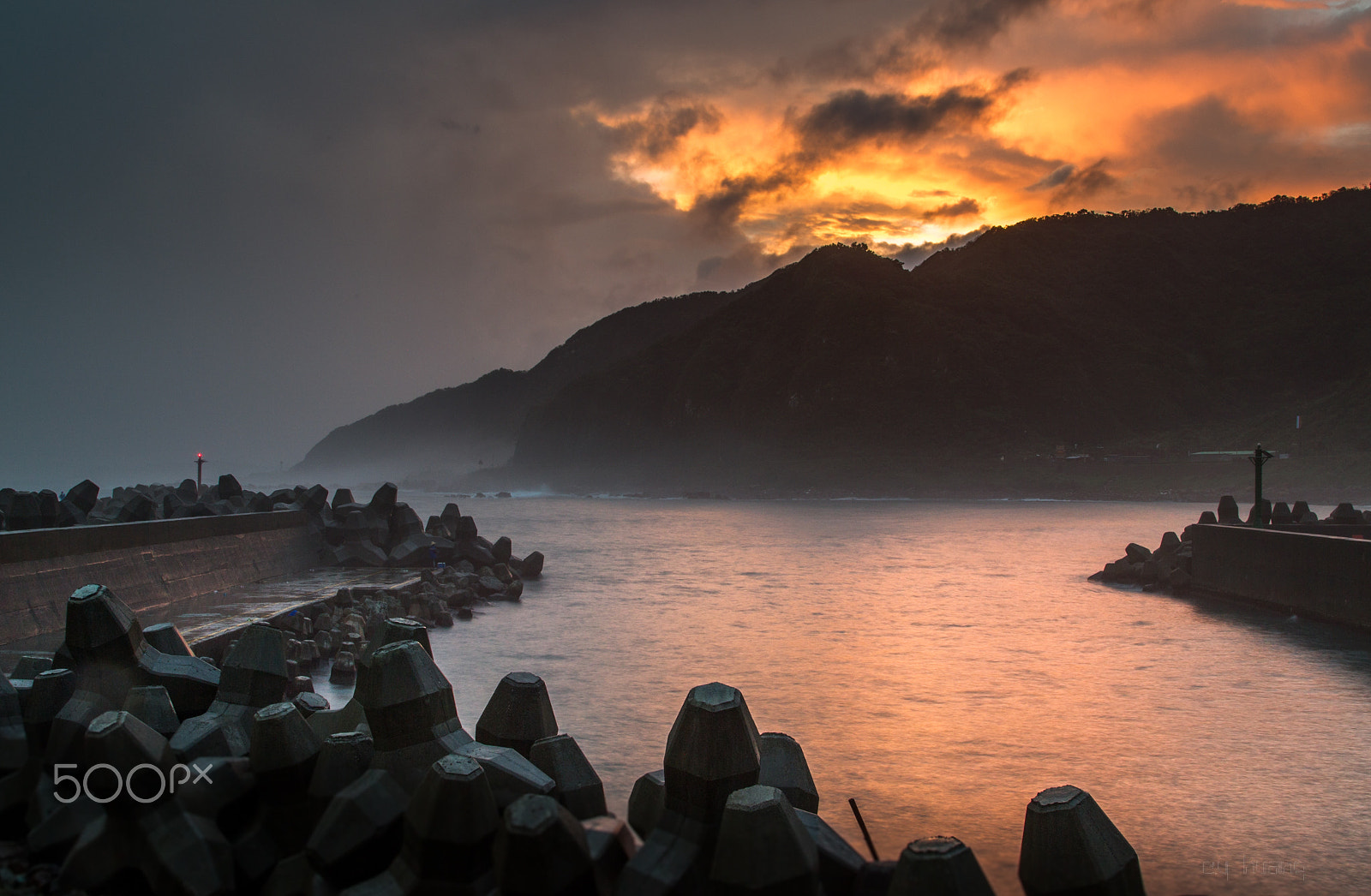 Canon EOS-1D Mark IV sample photo. A small lighthouse photography