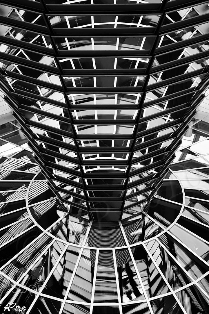 VR 24-105mm F/4.0 G sample photo. Mirrors photography