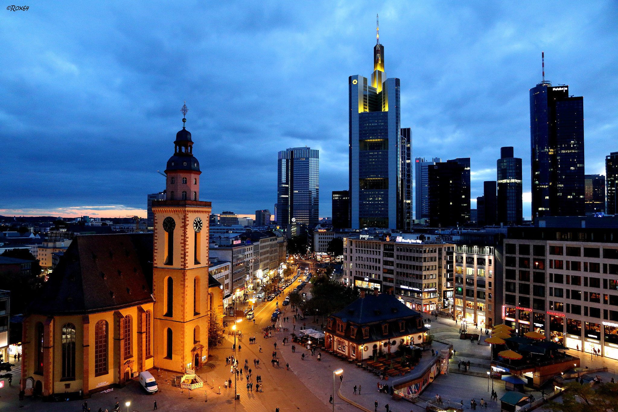 Canon EF-S 15-85mm F3.5-5.6 IS USM sample photo. Night shot frankfurt main photography