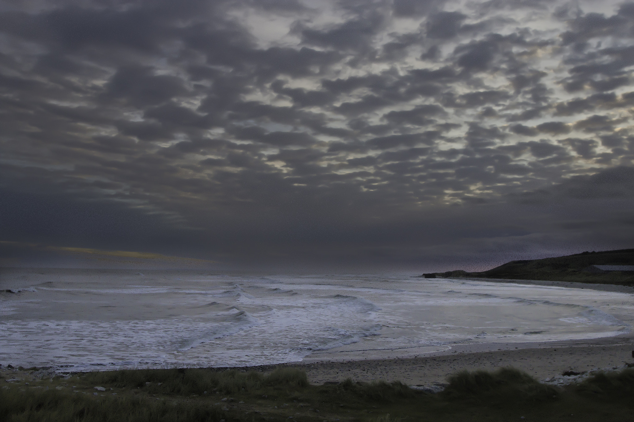 Canon EOS 600D (Rebel EOS T3i / EOS Kiss X5) + Sigma 20mm EX f/1.8 sample photo. Surfdudes in cold hawaii photography