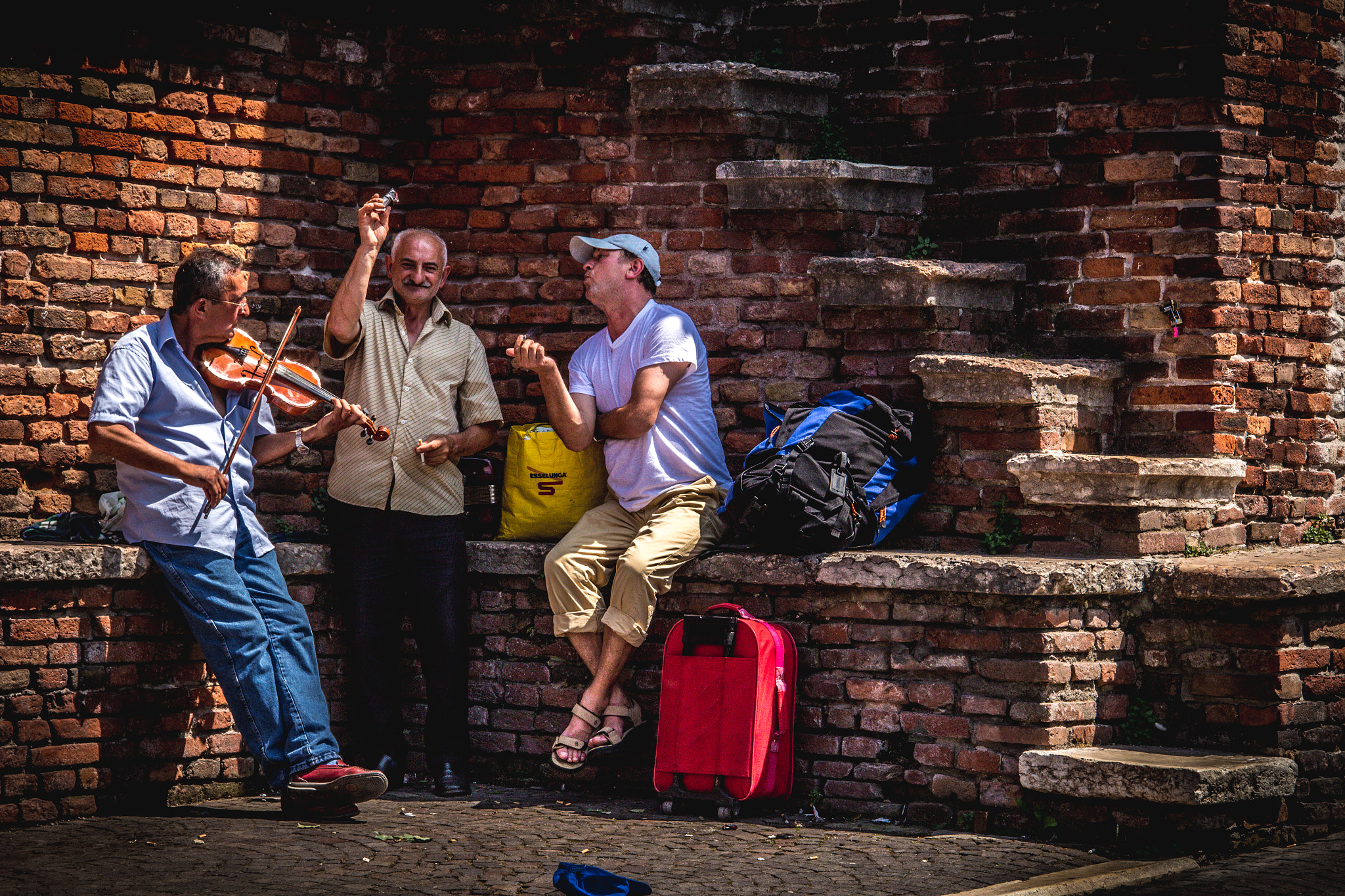 Canon EOS 100D (EOS Rebel SL1 / EOS Kiss X7) sample photo. Street musicians photography