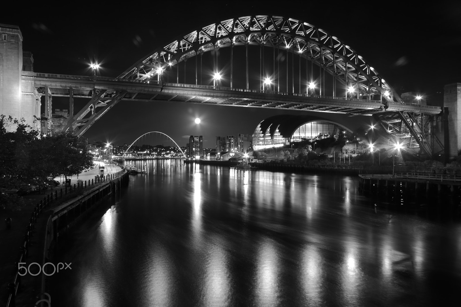 Canon EOS 760D (EOS Rebel T6s / EOS 8000D) + Canon EF-S 17-85mm F4-5.6 IS USM sample photo. Black and white newcastle quayside photography