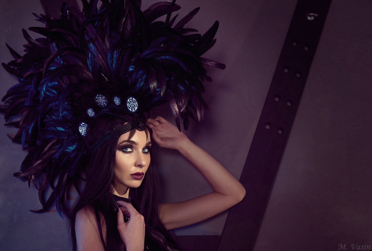 Sony Planar T* 85mm F1.4 ZA sample photo. Black bird photography