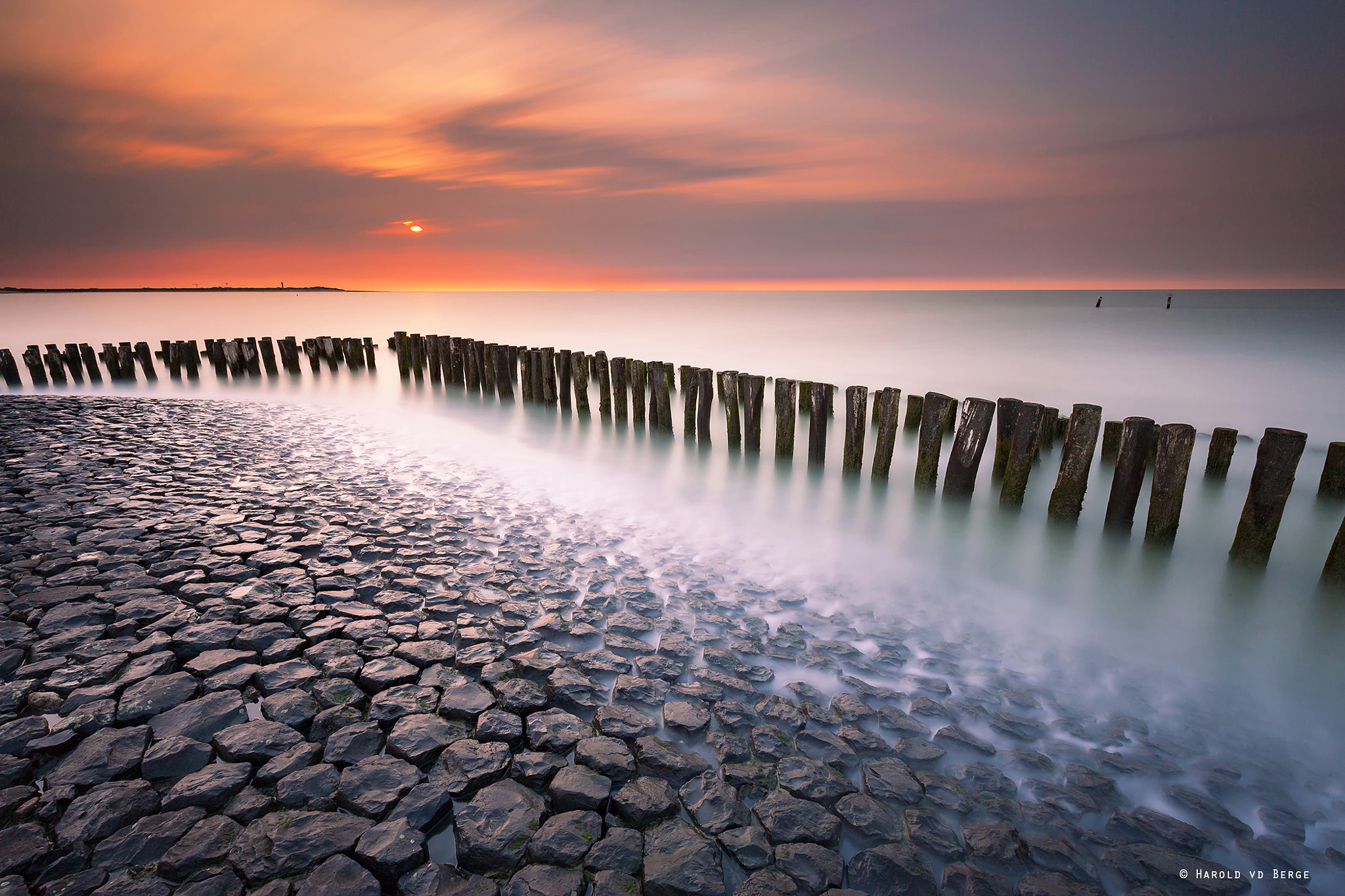 Canon EOS 5D Mark II + Canon EF 16-35mm F4L IS USM sample photo. Breaking the water photography