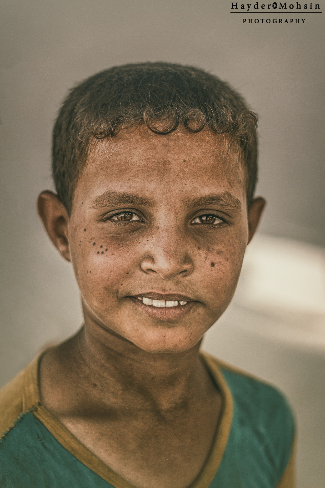 Canon EOS 650D (EOS Rebel T4i / EOS Kiss X6i) + Canon EF 50mm F1.8 II sample photo. Iraqi children photography