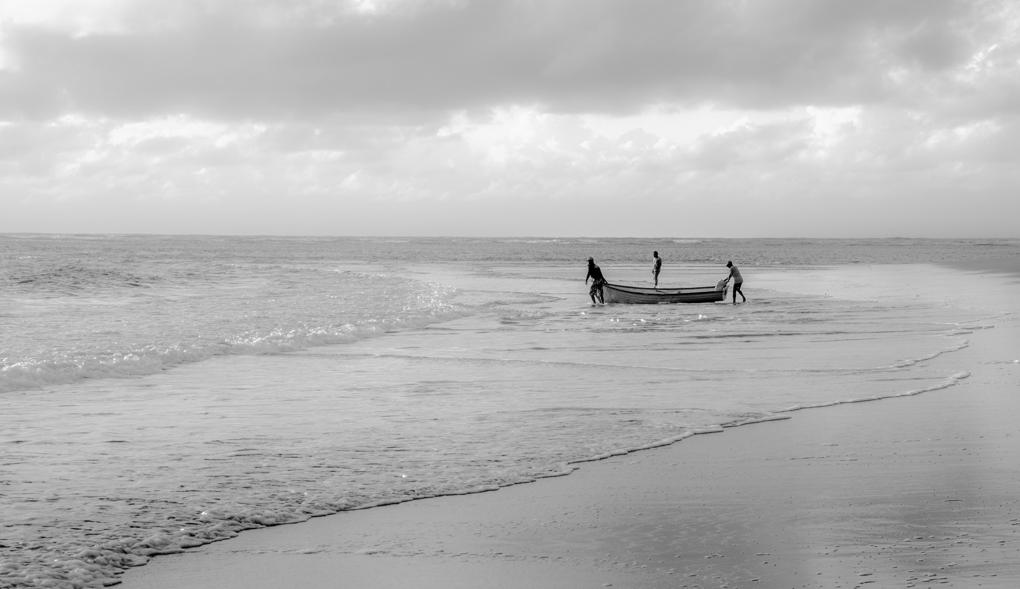 Sony a6000 + Sony Vario Tessar T* FE 24-70mm F4 ZA OSS sample photo. Fisherman in early morning. photography