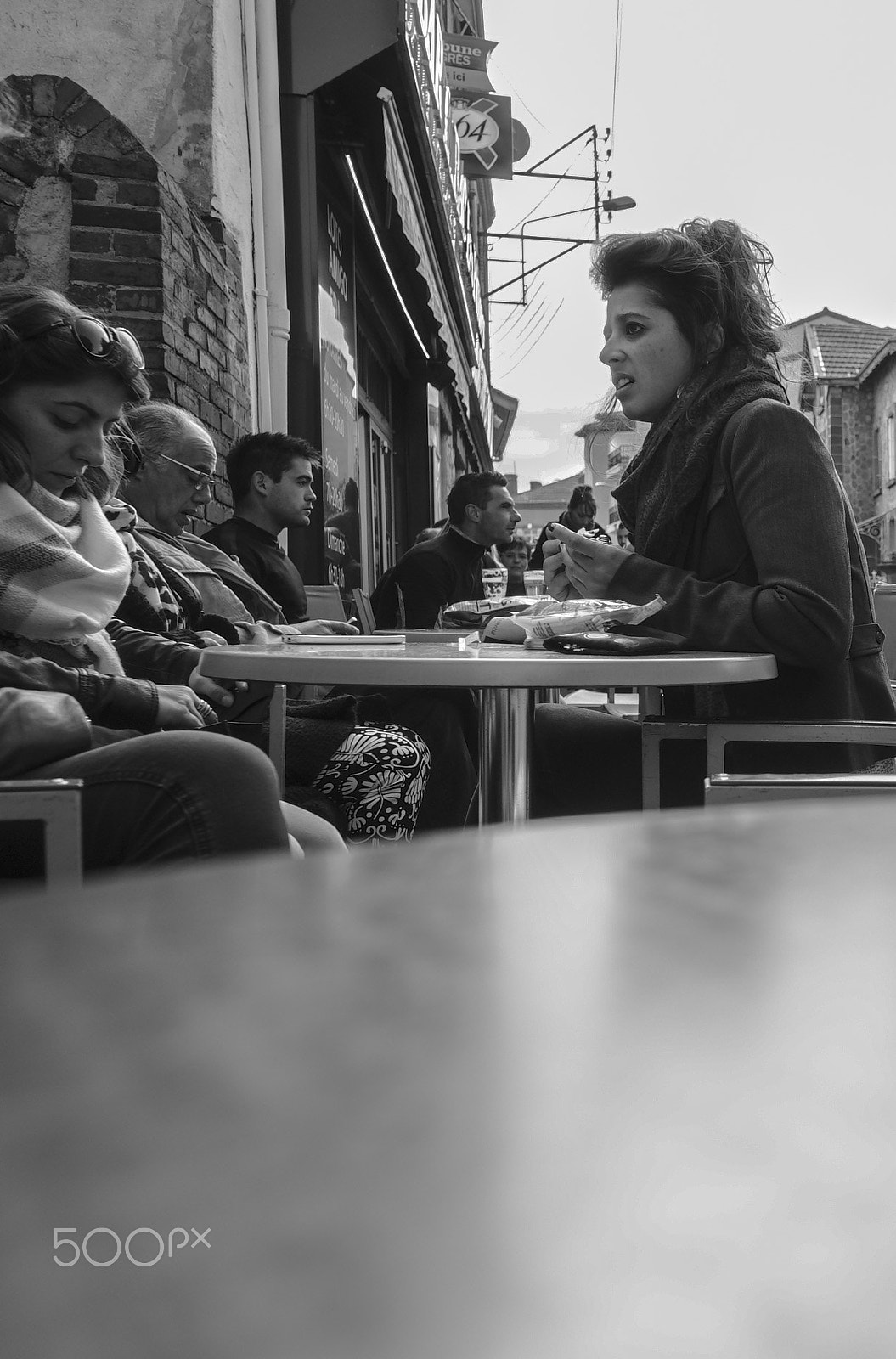 Sony a7S II + Sony Vario Tessar T* FE 24-70mm F4 ZA OSS sample photo. Au coin d une table photography