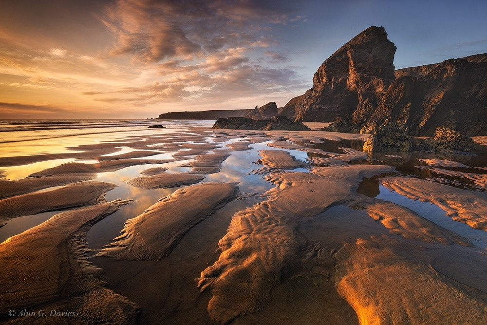 Canon EF 16-35mm F4L IS USM sample photo. Bedruthan steps at carnewas photography