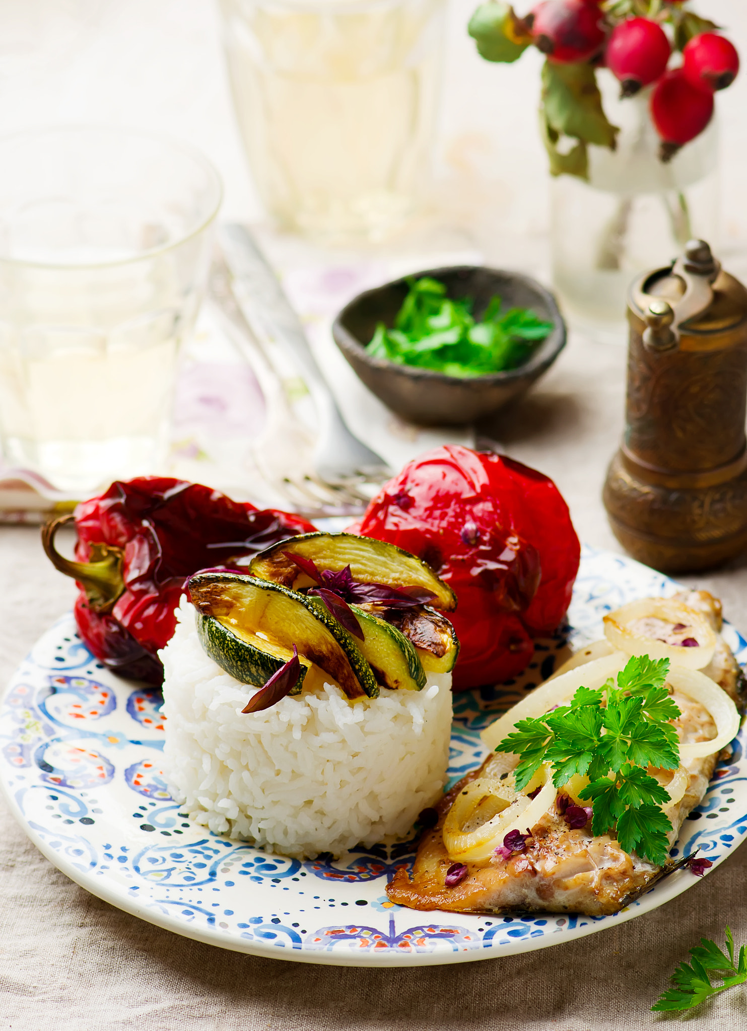 Nikon AF-S Micro-Nikkor 105mm F2.8G IF-ED VR sample photo. Baked mackerel fillets with onion photography