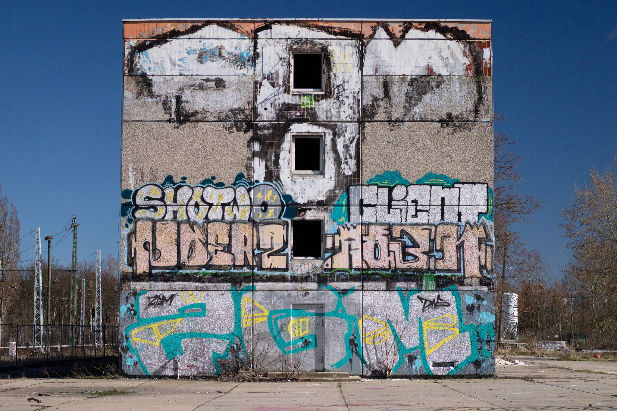 Olympus PEN E-P3 sample photo. Graffiti ruin photography