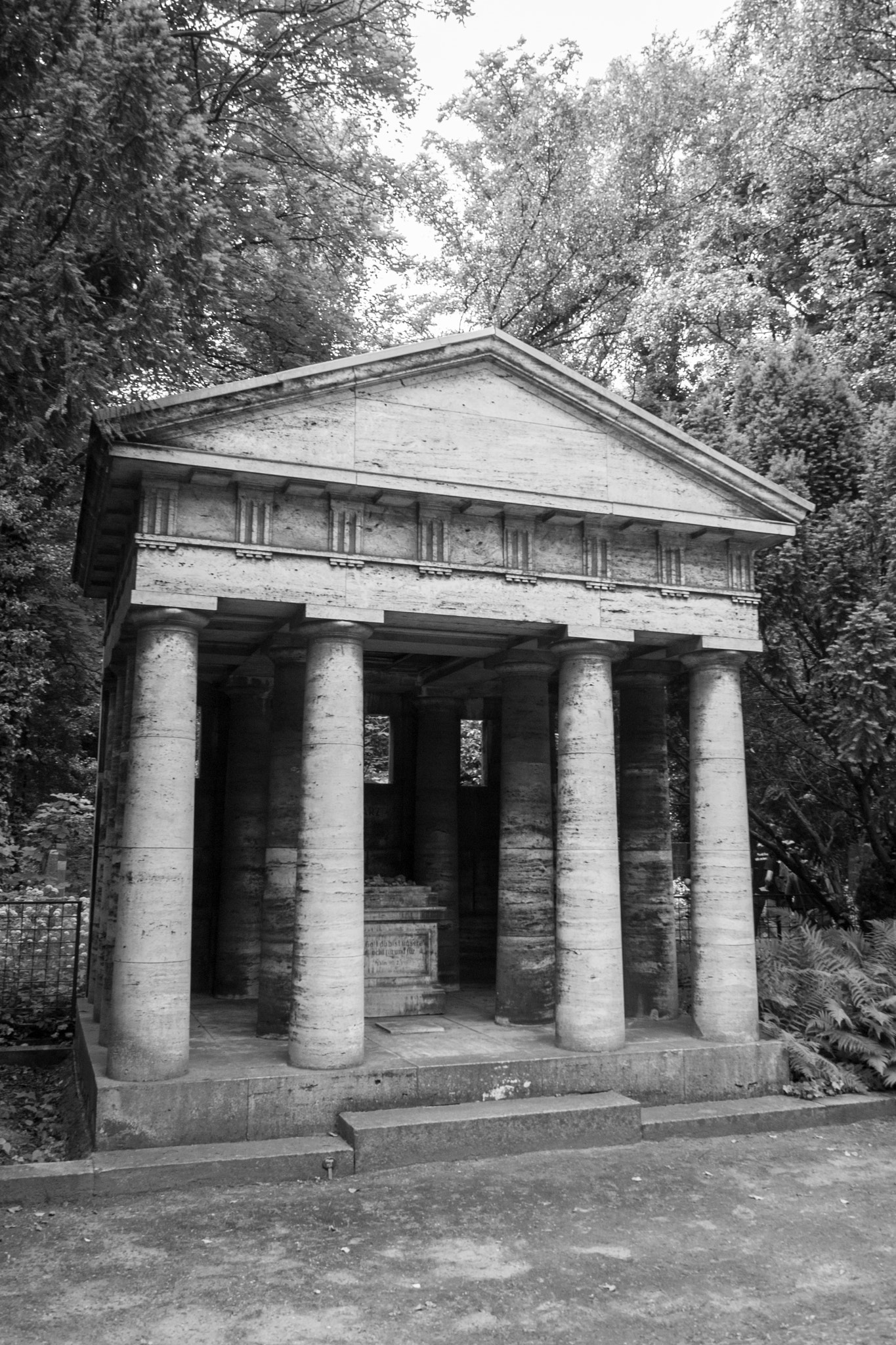 Olympus PEN E-P3 + Panasonic Lumix G 14mm F2.5 ASPH sample photo. Jewish cemetery weissensee photography