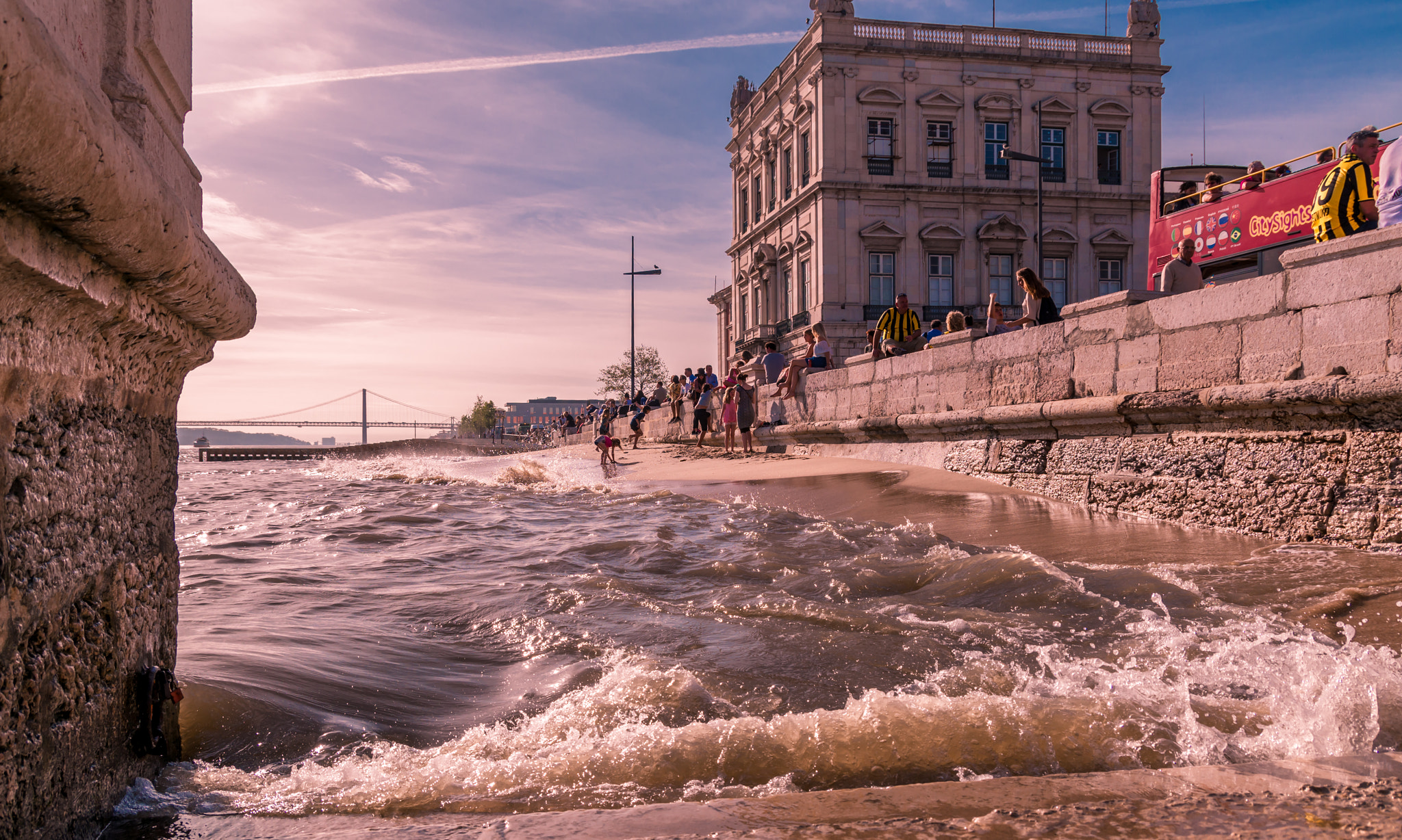 Nikon D7100 + Sigma 18-250mm F3.5-6.3 DC OS HSM sample photo. Praça do comercio - lisbon photography