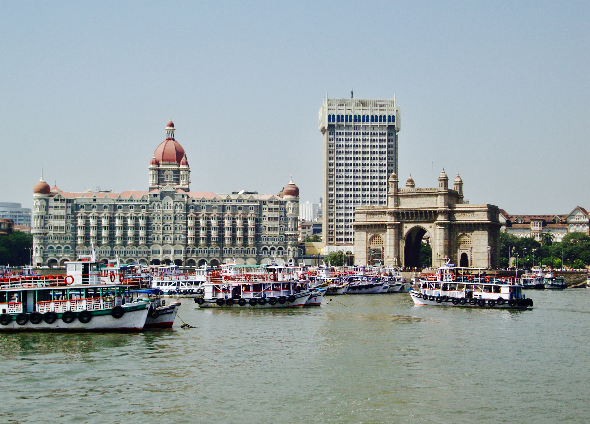 Sony Cyber-shot DSC-W230 sample photo. Mumbai 2009. hotel taj and gateway of india. photography