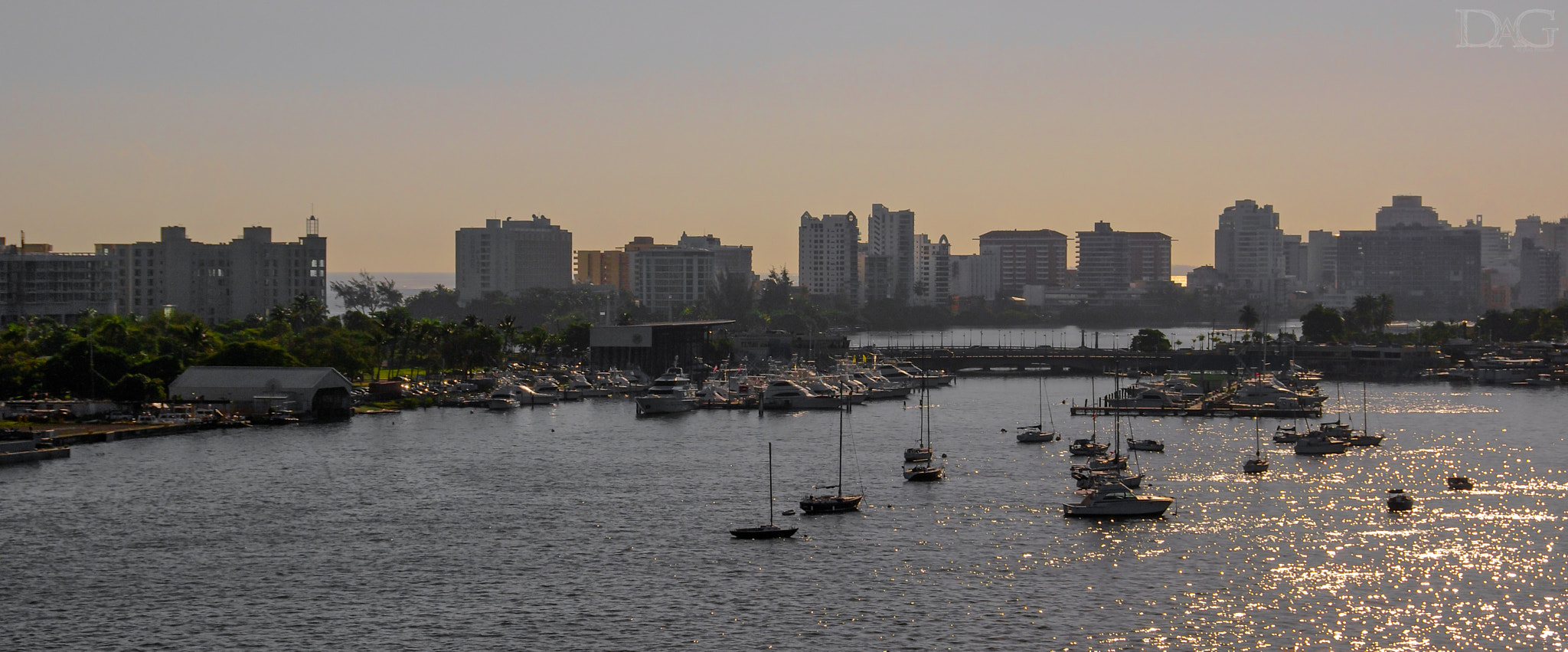 Sony SLT-A77 + Tamron AF 28-105mm F4-5.6 [IF] sample photo. Skyline von san juan - 06 photography