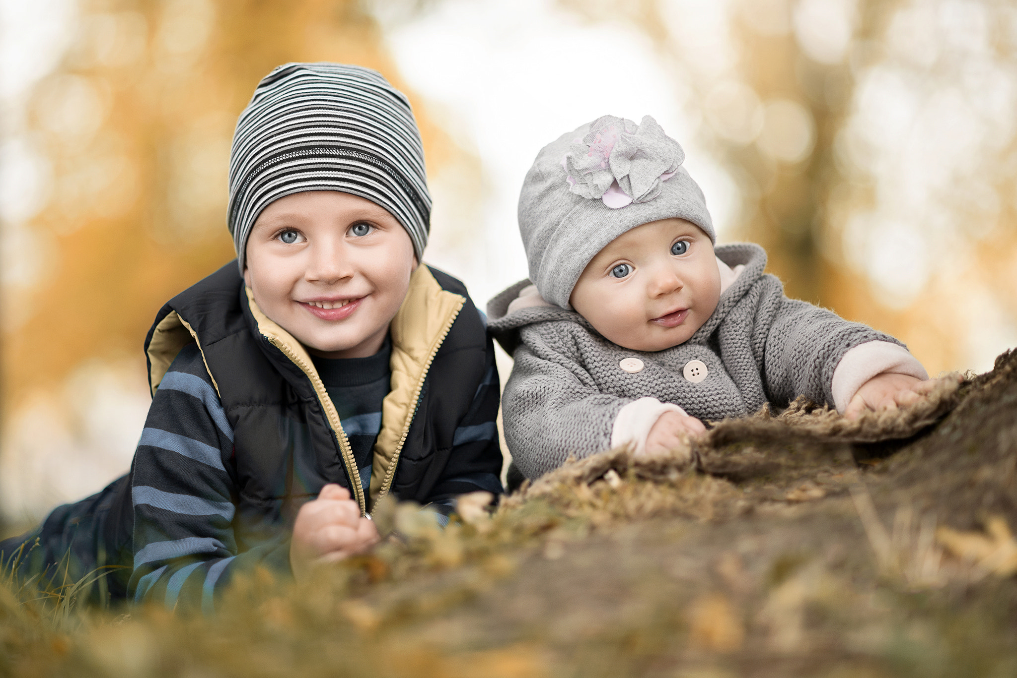 Nikon D750 + Nikon AF Nikkor 105mm F2D DC sample photo. Brother and sister photography