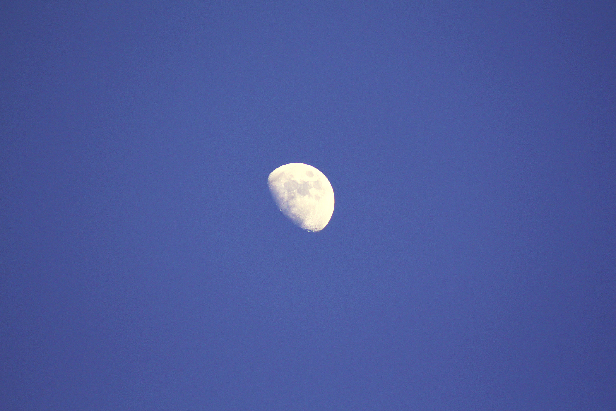 Canon EF 75-300mm f/4-5.6 USM sample photo. Daytime moon photography