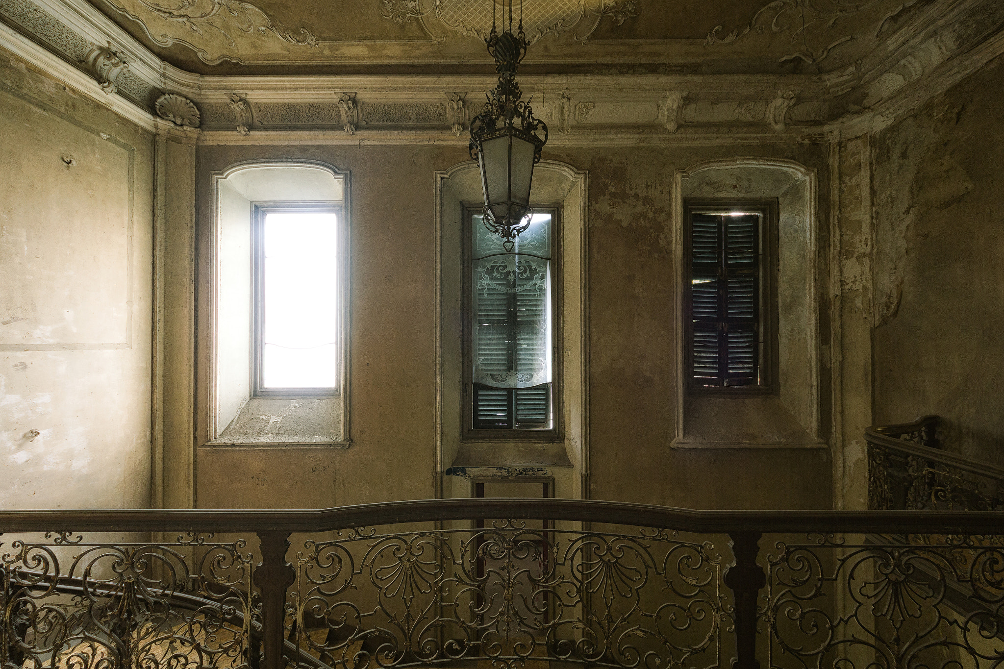 Sigma 8-16mm F4.5-5.6 DC HSM sample photo. Hanging lantern photography