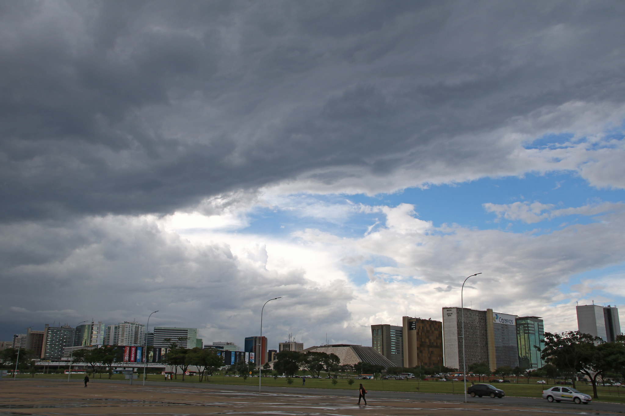 Canon EOS 760D (EOS Rebel T6s / EOS 8000D) sample photo. Skys in brasilia photography