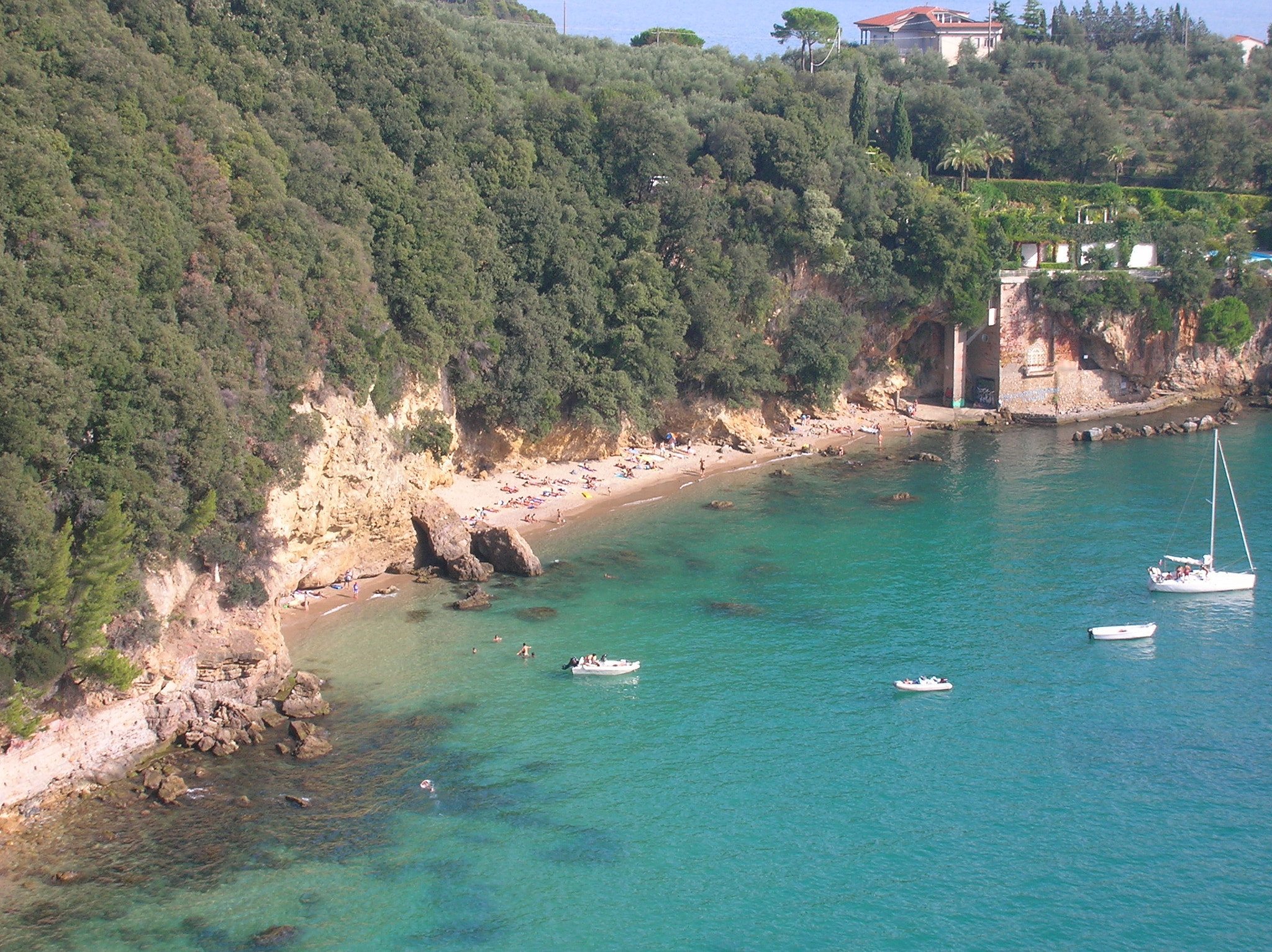 Nikon E4600 sample photo. Castle beach - lerici photography