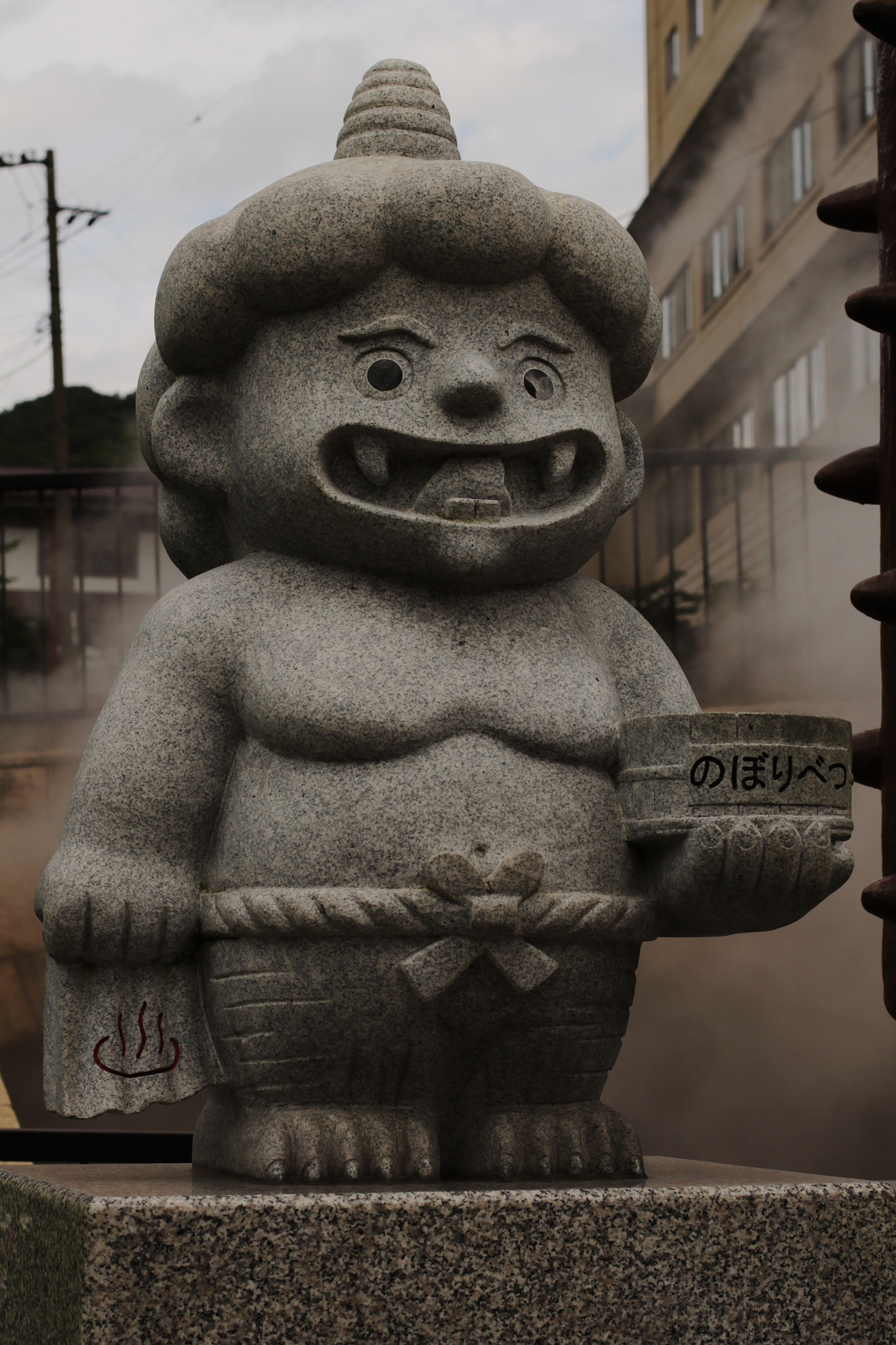 Canon EOS 700D (EOS Rebel T5i / EOS Kiss X7i) + Canon EF 50mm F1.4 USM sample photo. Statue noboribetsu photography