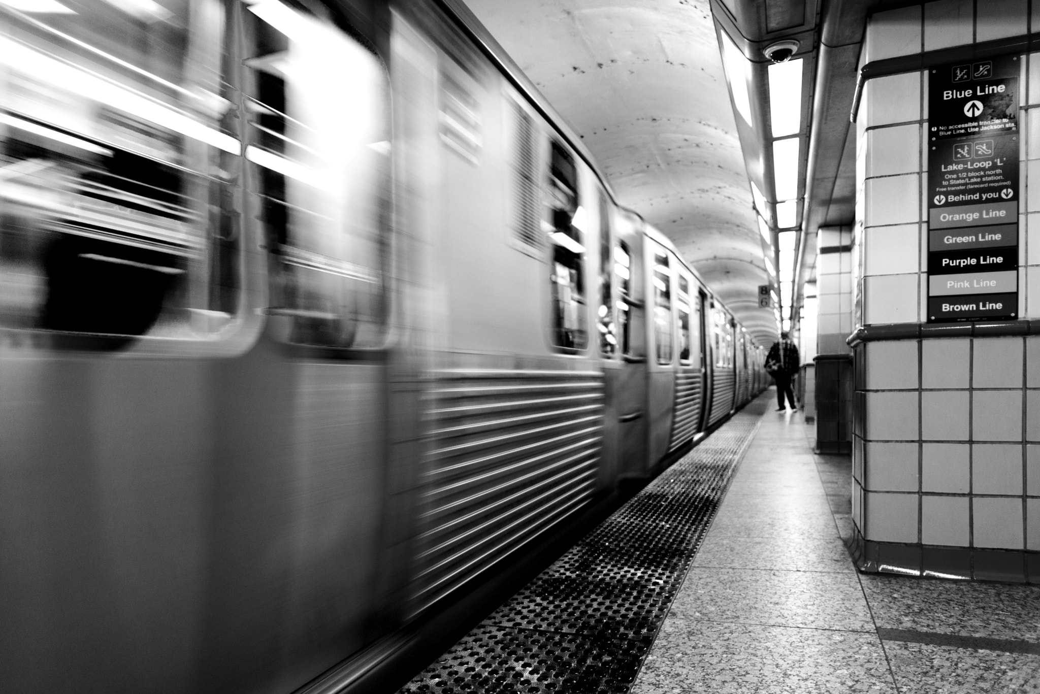 Nikon D610 + Nikon AF Nikkor 24mm F2.8D sample photo. Subway leaving station photography