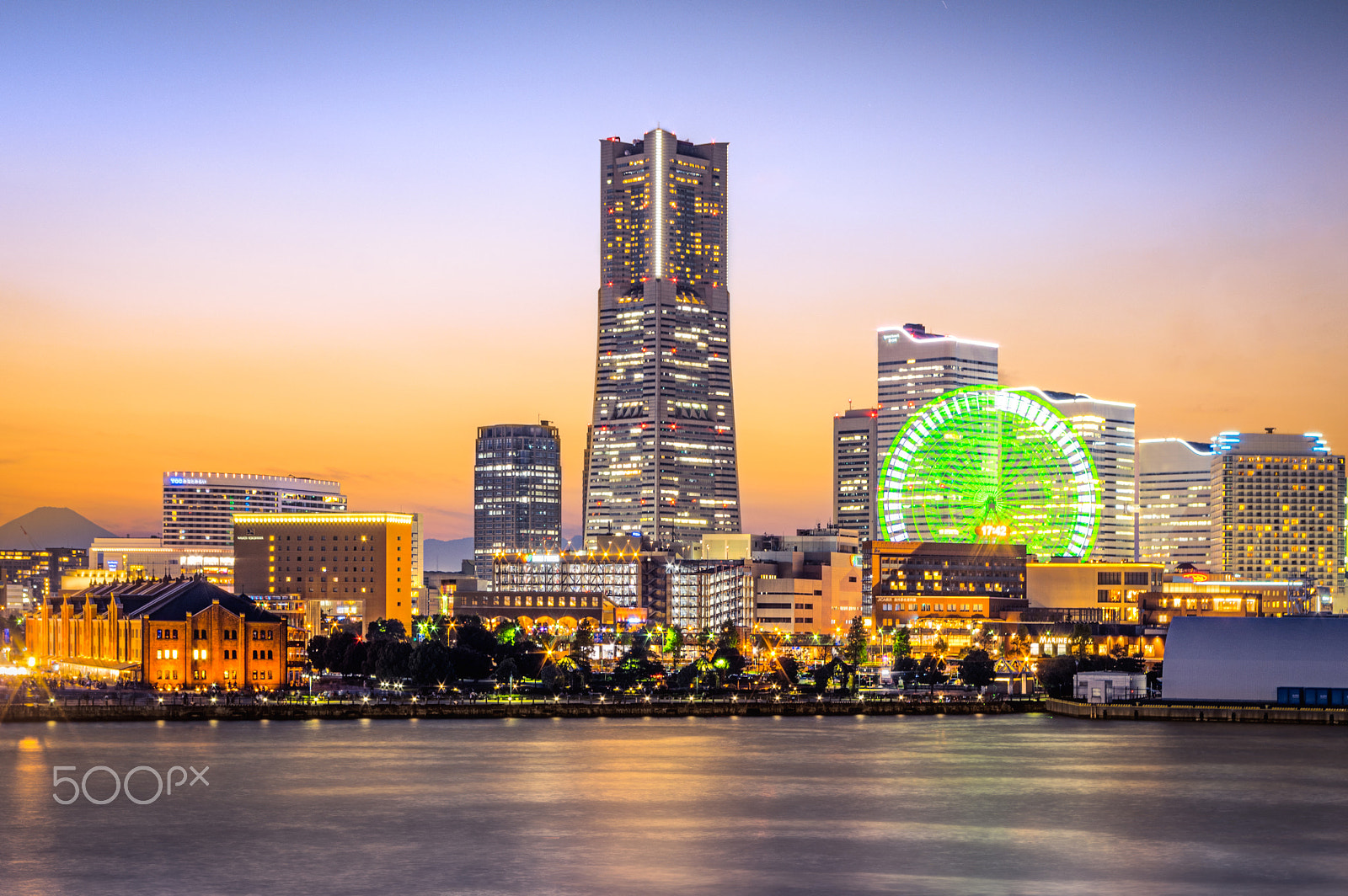 Pentax smc DA 18-55mm F3.5-5.6 AL WR sample photo. Golden twilight-scape, yokohama mm21 photography