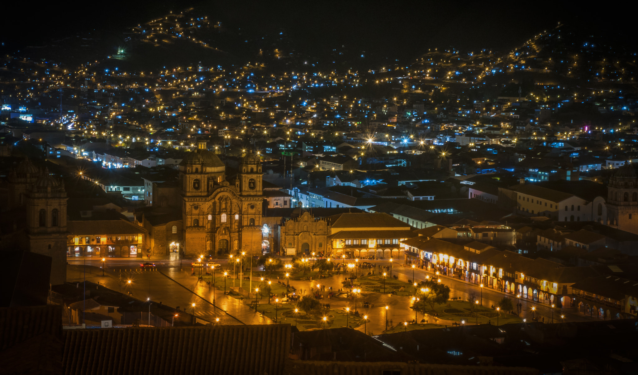 Nikon D300 + Nikon AF-S DX Nikkor 18-135mm F3.5-5.6G ED-IF sample photo. Cusco at night photography