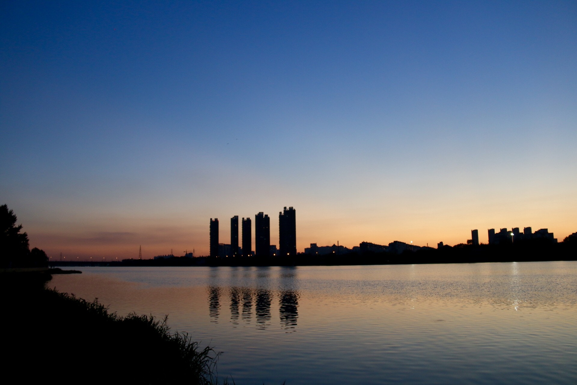 Canon EF-S 18-200mm F3.5-5.6 IS sample photo. The shenyang city, china. by the hunhe river, in sunset. photography