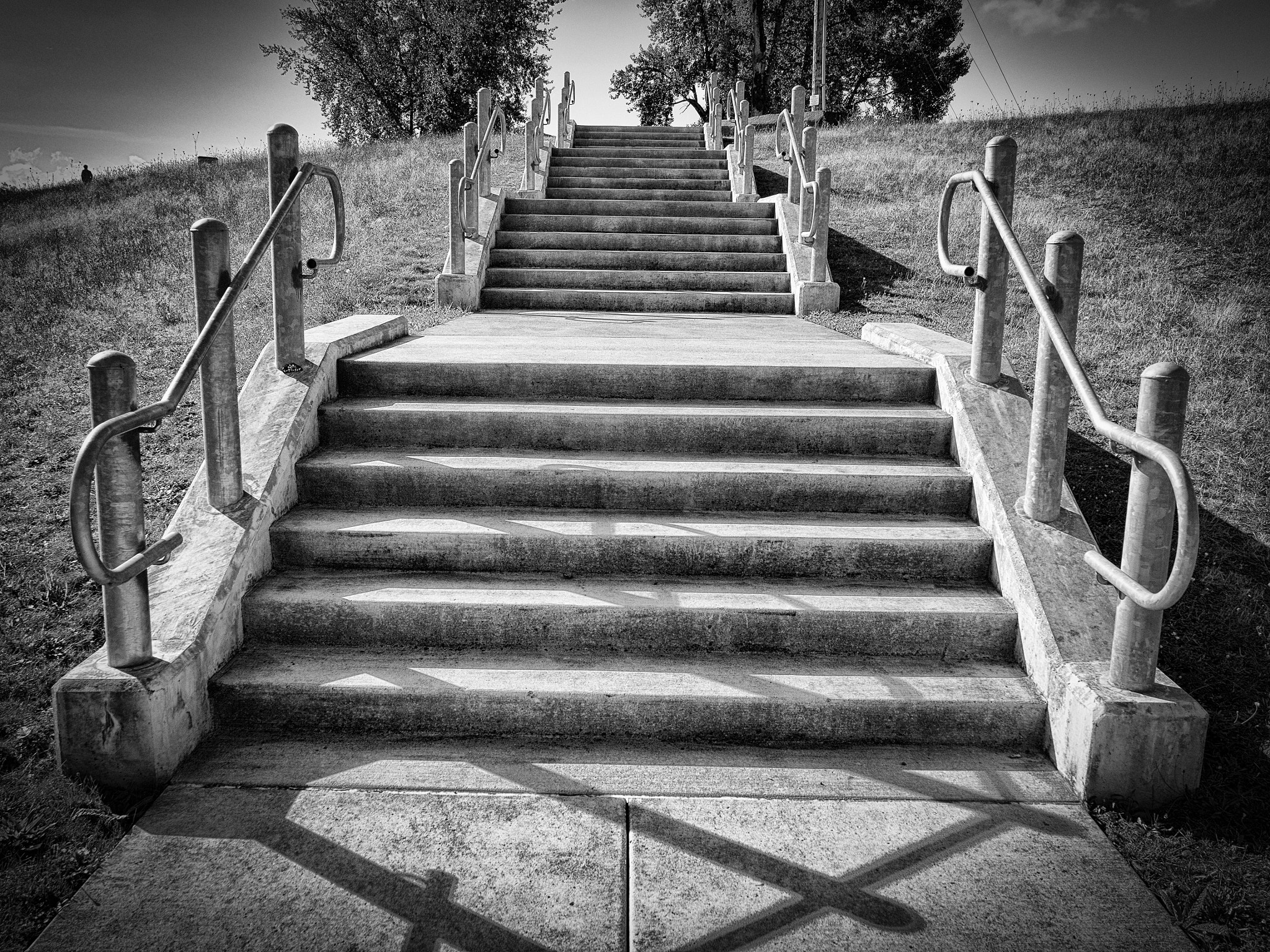 Olympus M.Zuiko Digital 14-42mm F3.5-5.6 II R sample photo. Stairway to the path photography