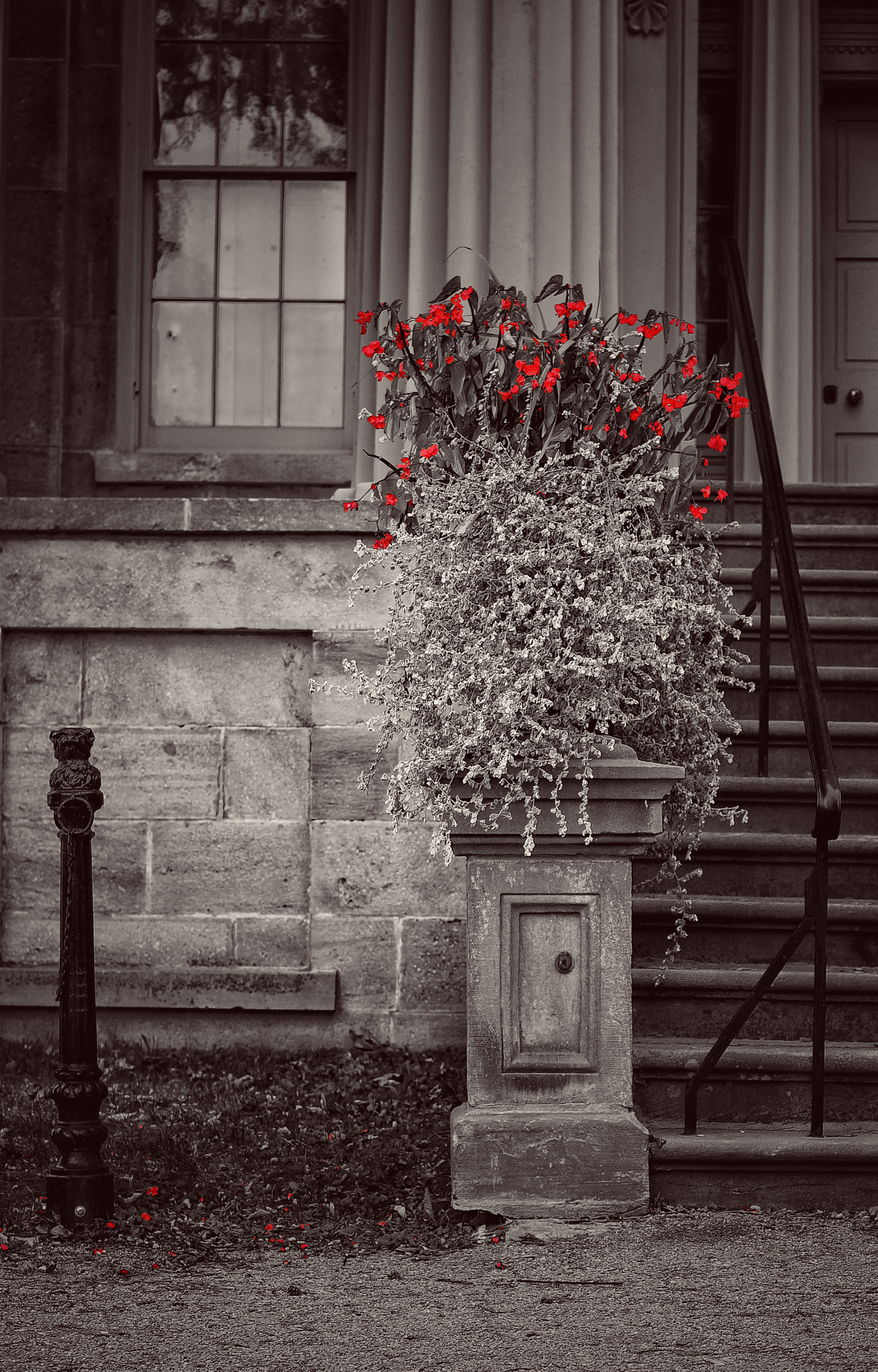 Sony Alpha NEX-6 + Sony E 50mm F1.8 OSS sample photo. Ruthven mansion front entry. photography