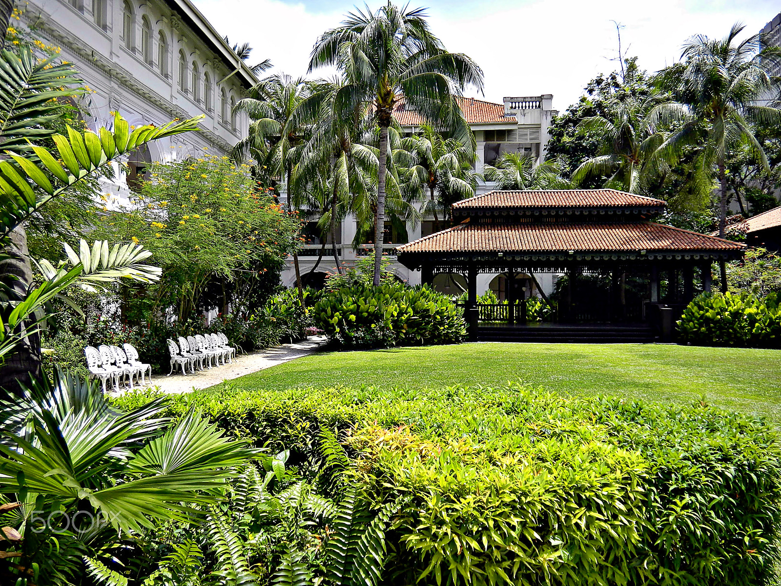 Nikon Coolpix S1200pj sample photo. Raffles hotel garden photography